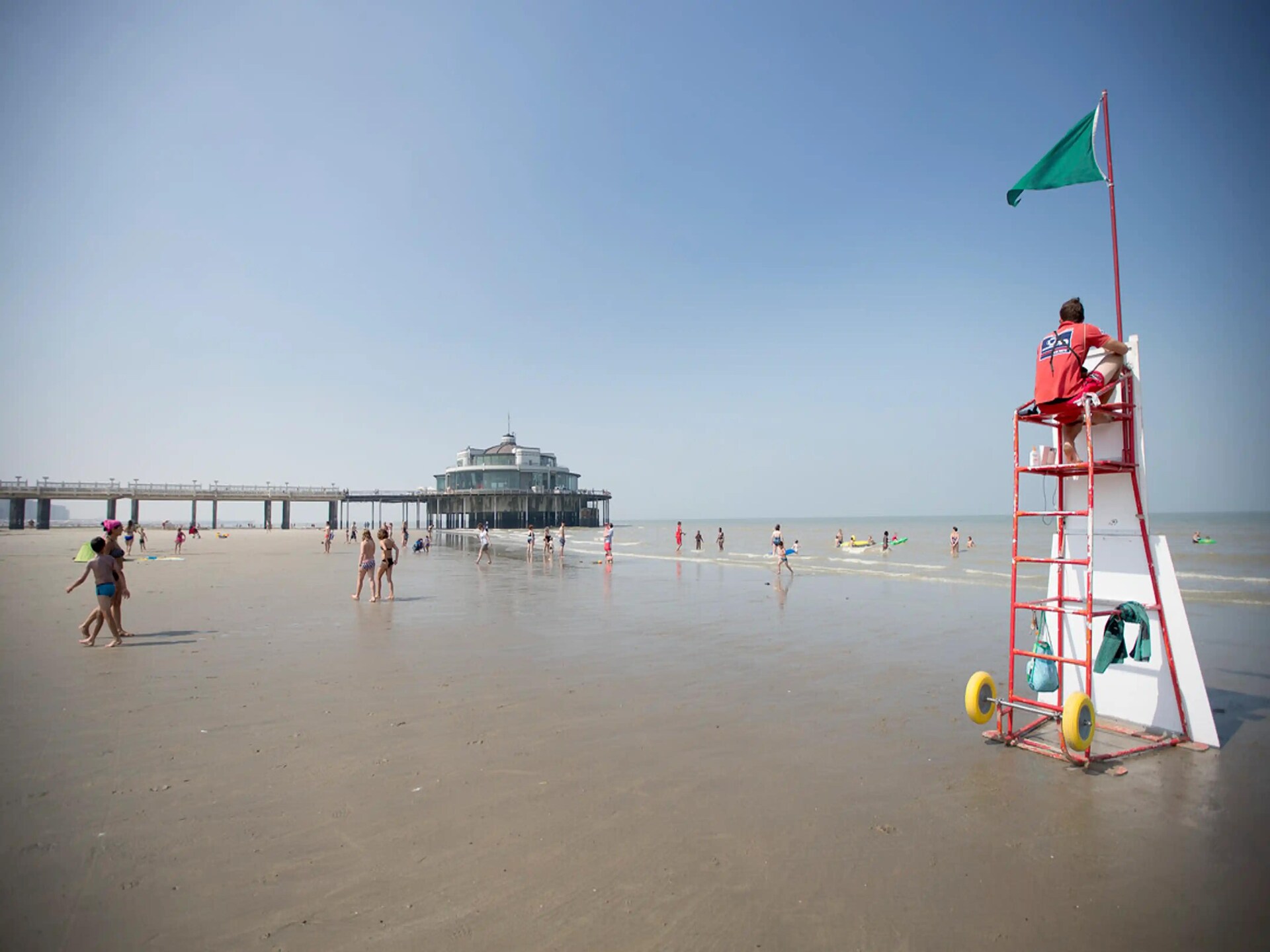Zonovergoten appartement op 9e verdieping met panoramisch zeezicht in Blankenberge - foto 21