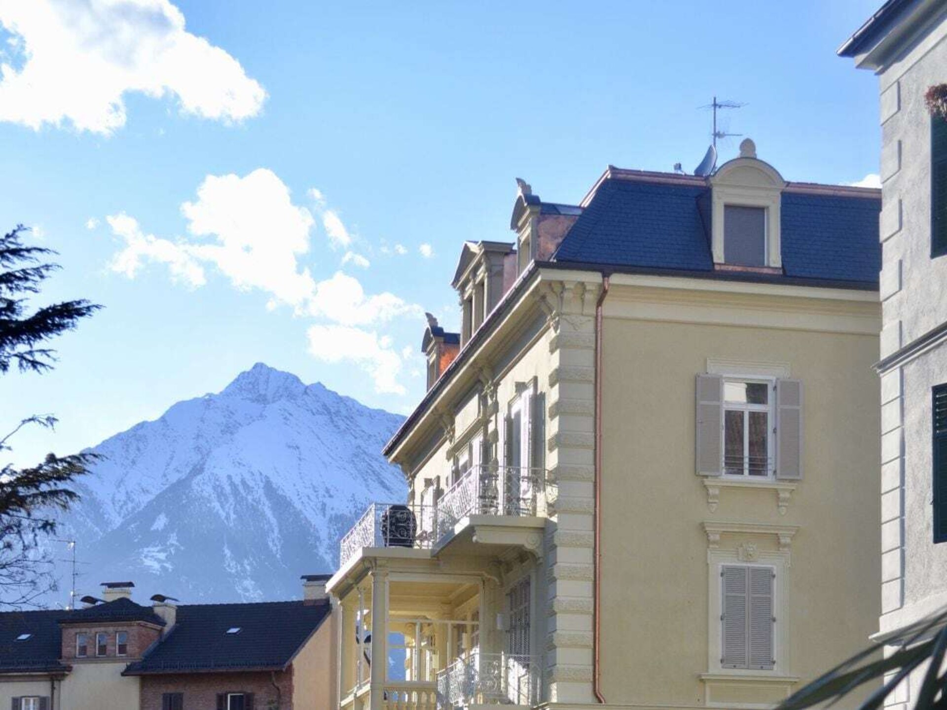 Gerenoveerd appartement in Meran met bergzicht en balkons - foto 3