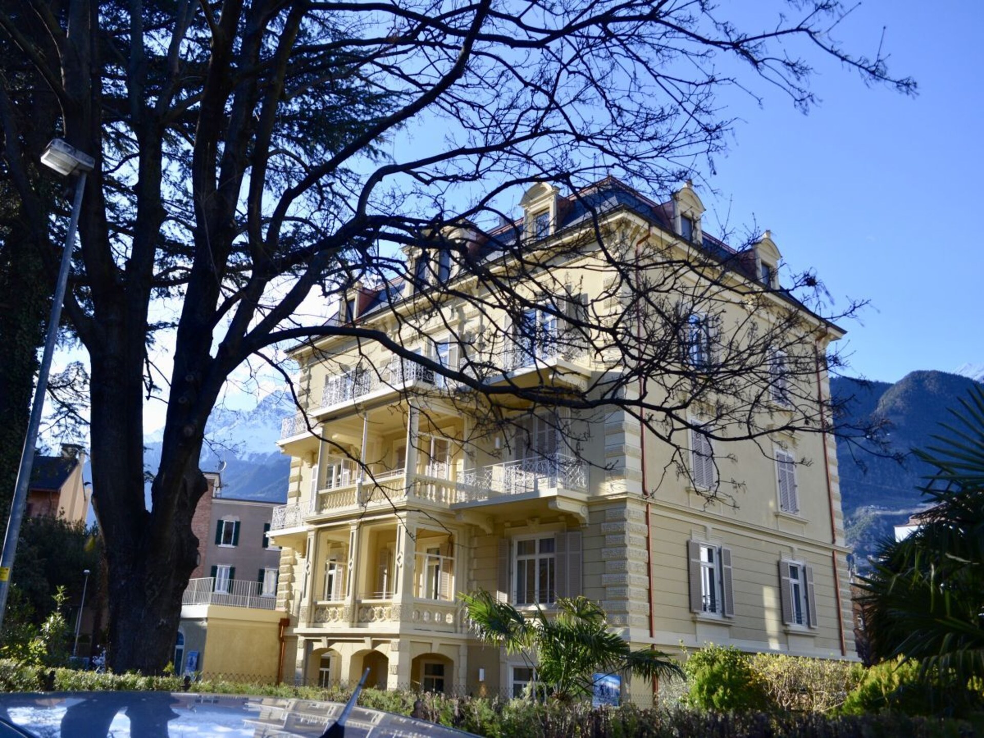 Gerenoveerd appartement in Meran met bergzicht en balkons - foto 4