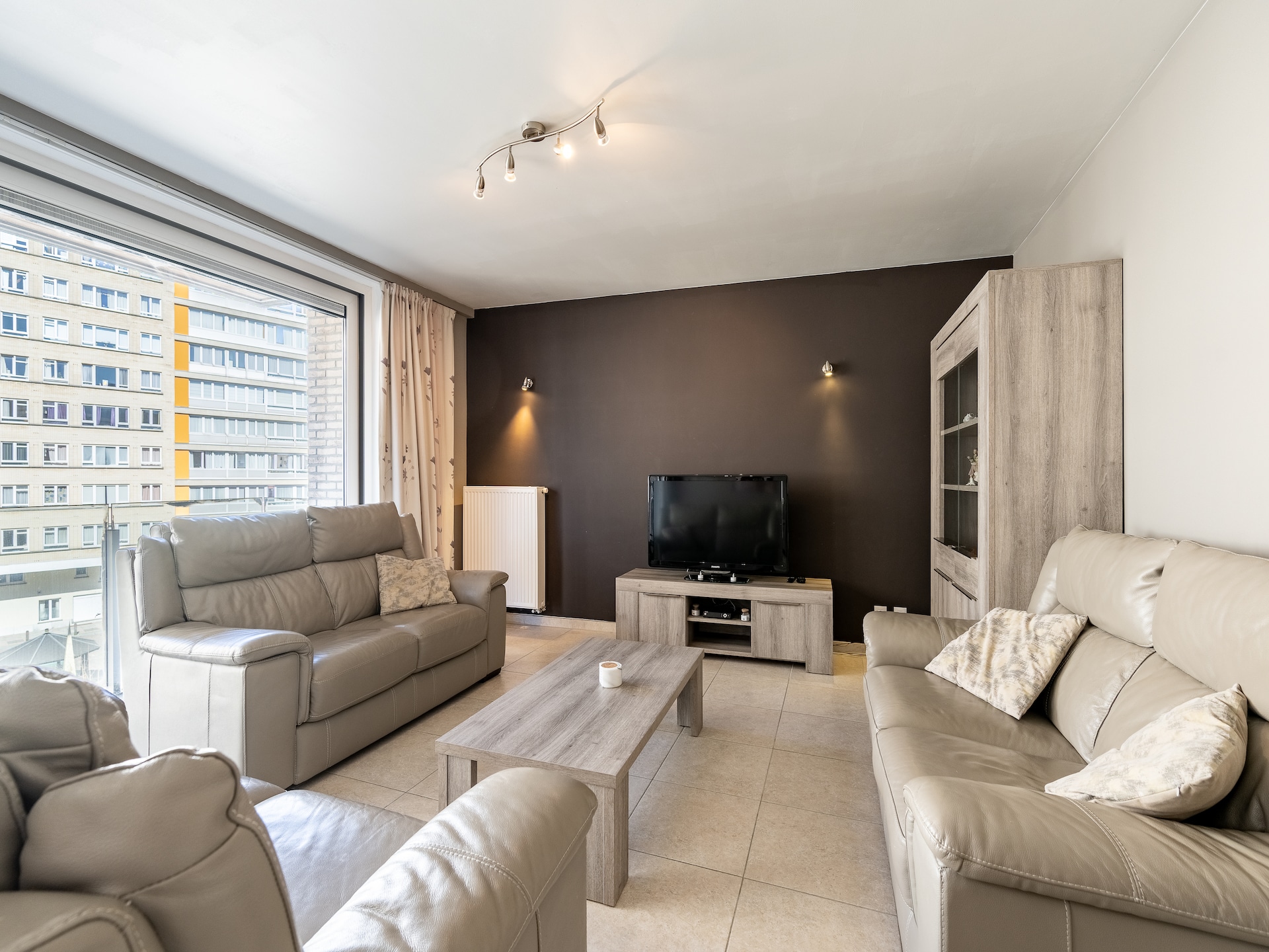 Modern appartement in Blankenberge met zijdelings zeezicht, terras en parkeerplaats - foto 1