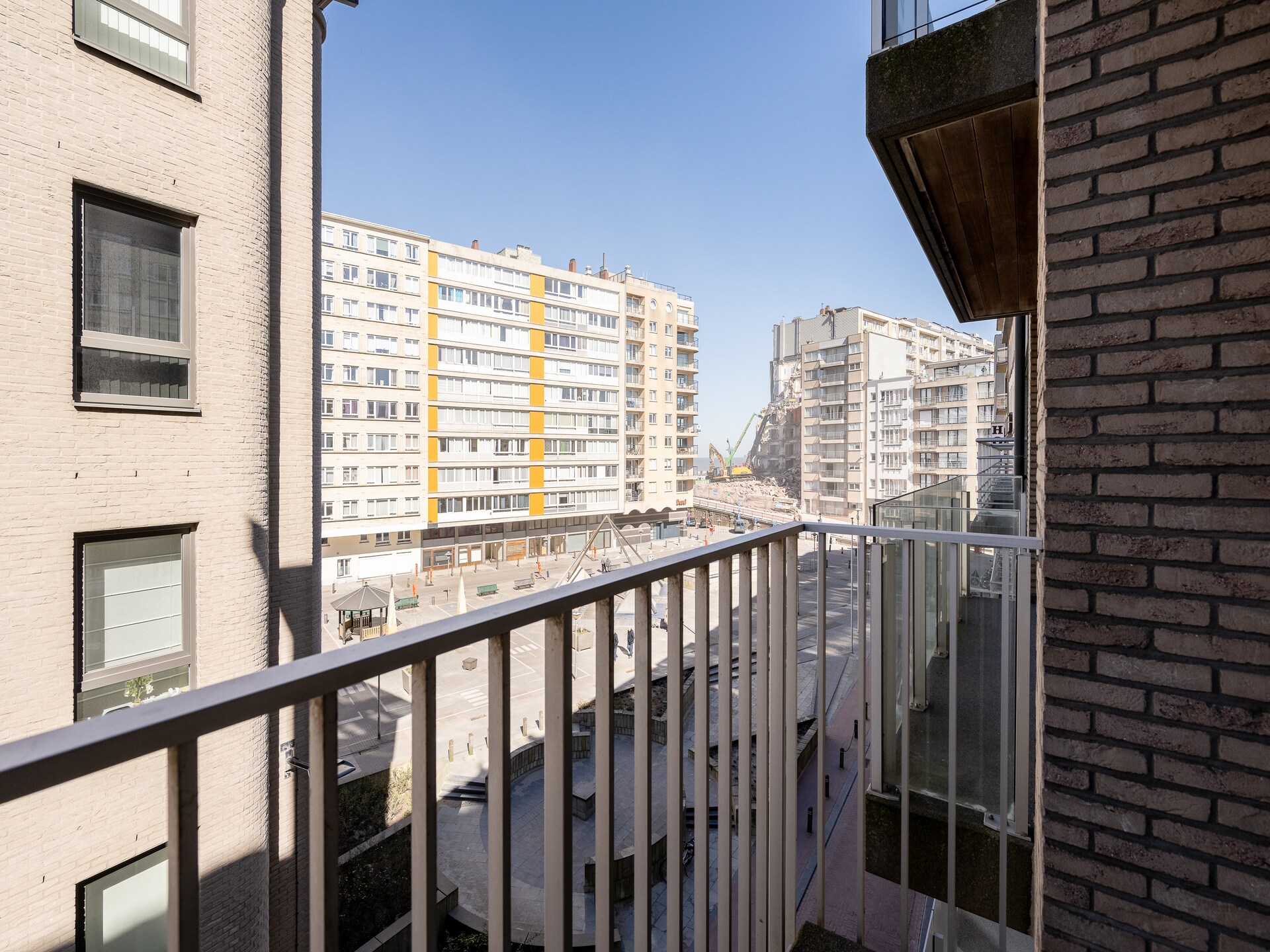 Modern appartement in Blankenberge met zijdelings zeezicht, terras en parkeerplaats - foto 16