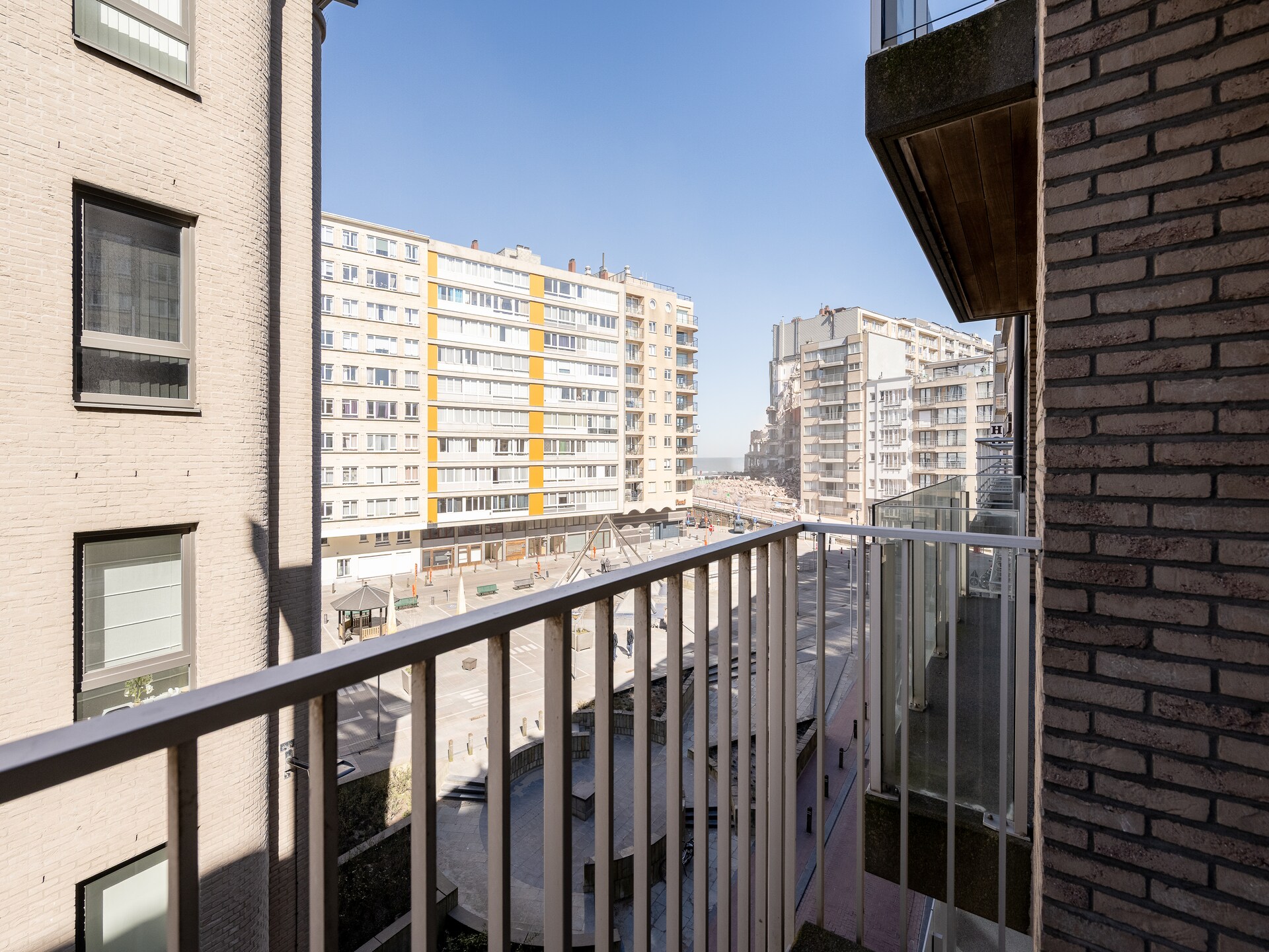 Modern appartement in Blankenberge met zijdelings zeezicht, terras en parkeerplaats - foto 18