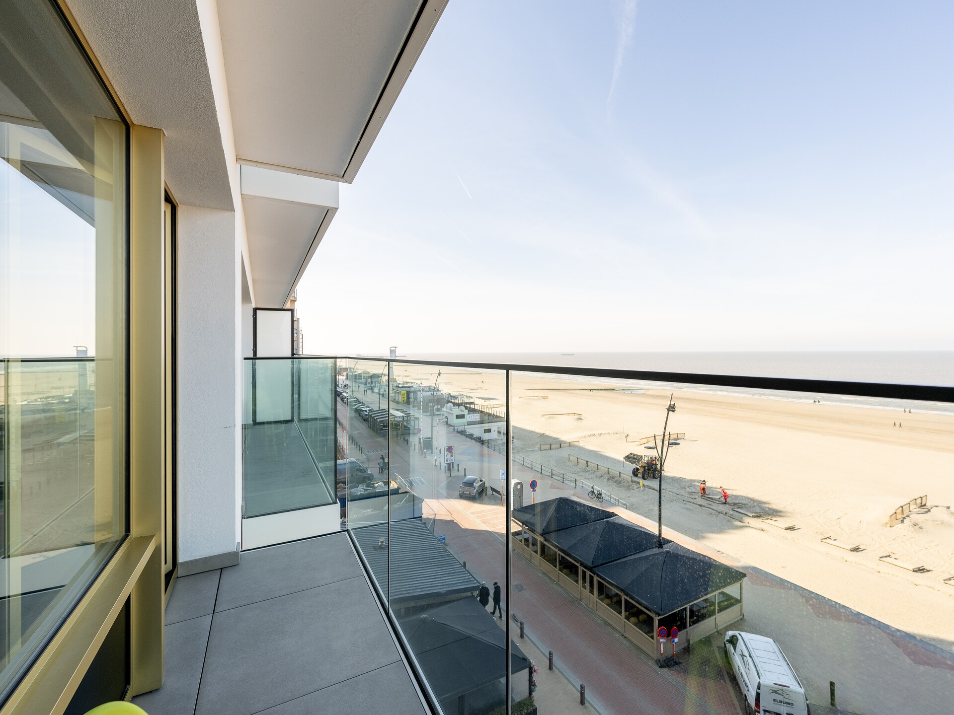 Zonovergoten appartement met weids zeezicht op de Zeedijk van Blankenberge - foto 4
