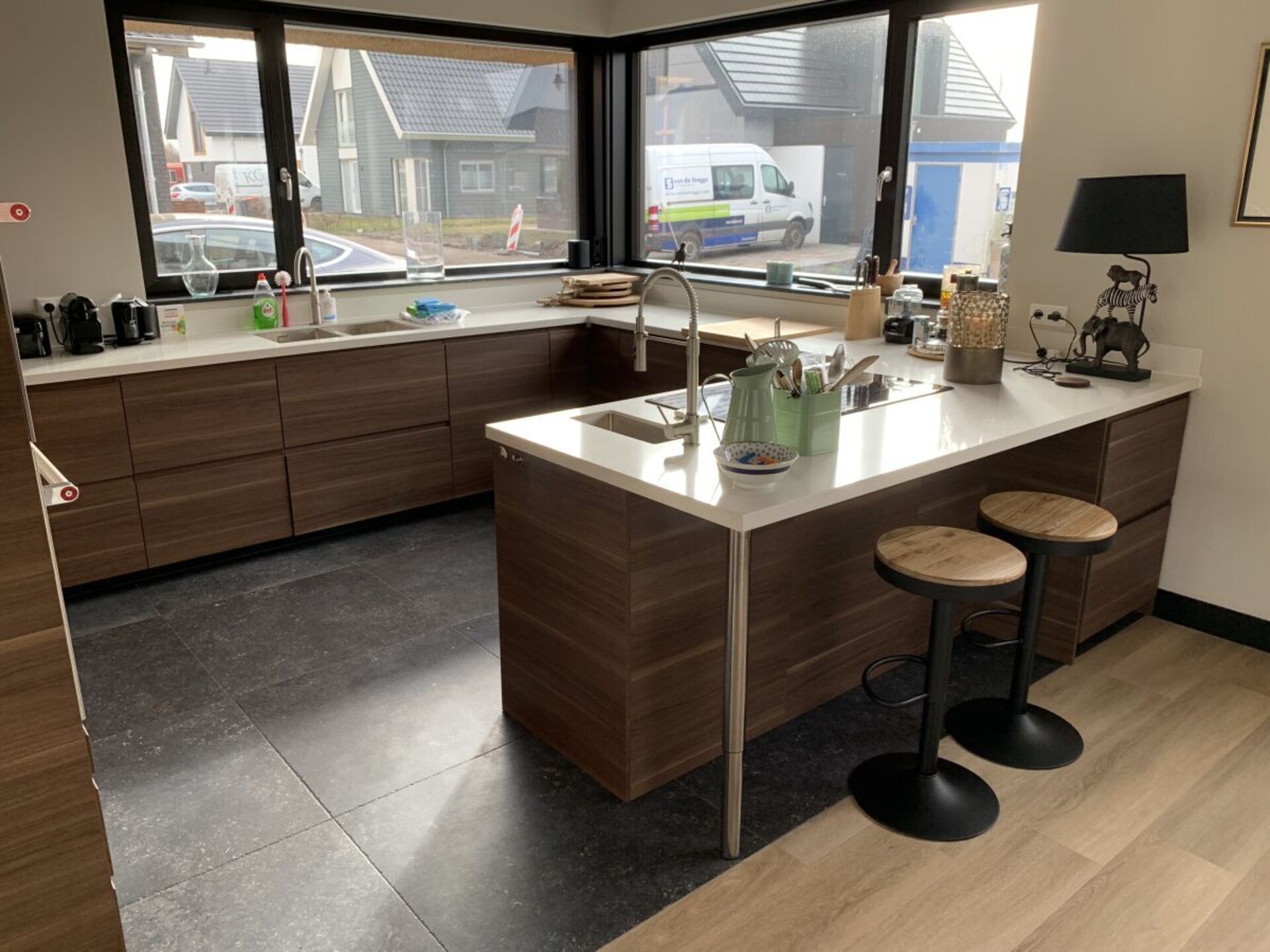 Moderne watervilla met 4 slaapkamers en eigen aanlegsteiger in Stavoren - foto 16