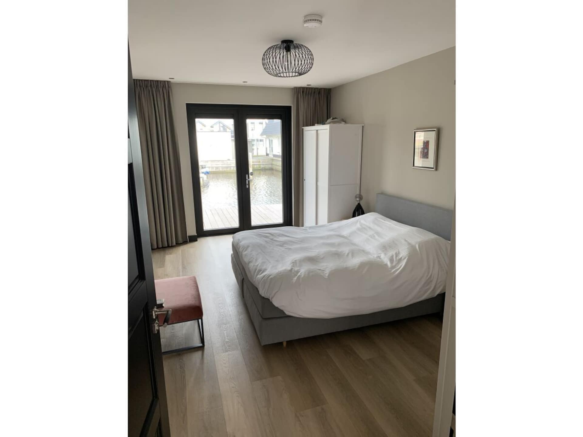 Moderne watervilla met 4 slaapkamers en eigen aanlegsteiger in Stavoren - foto 17