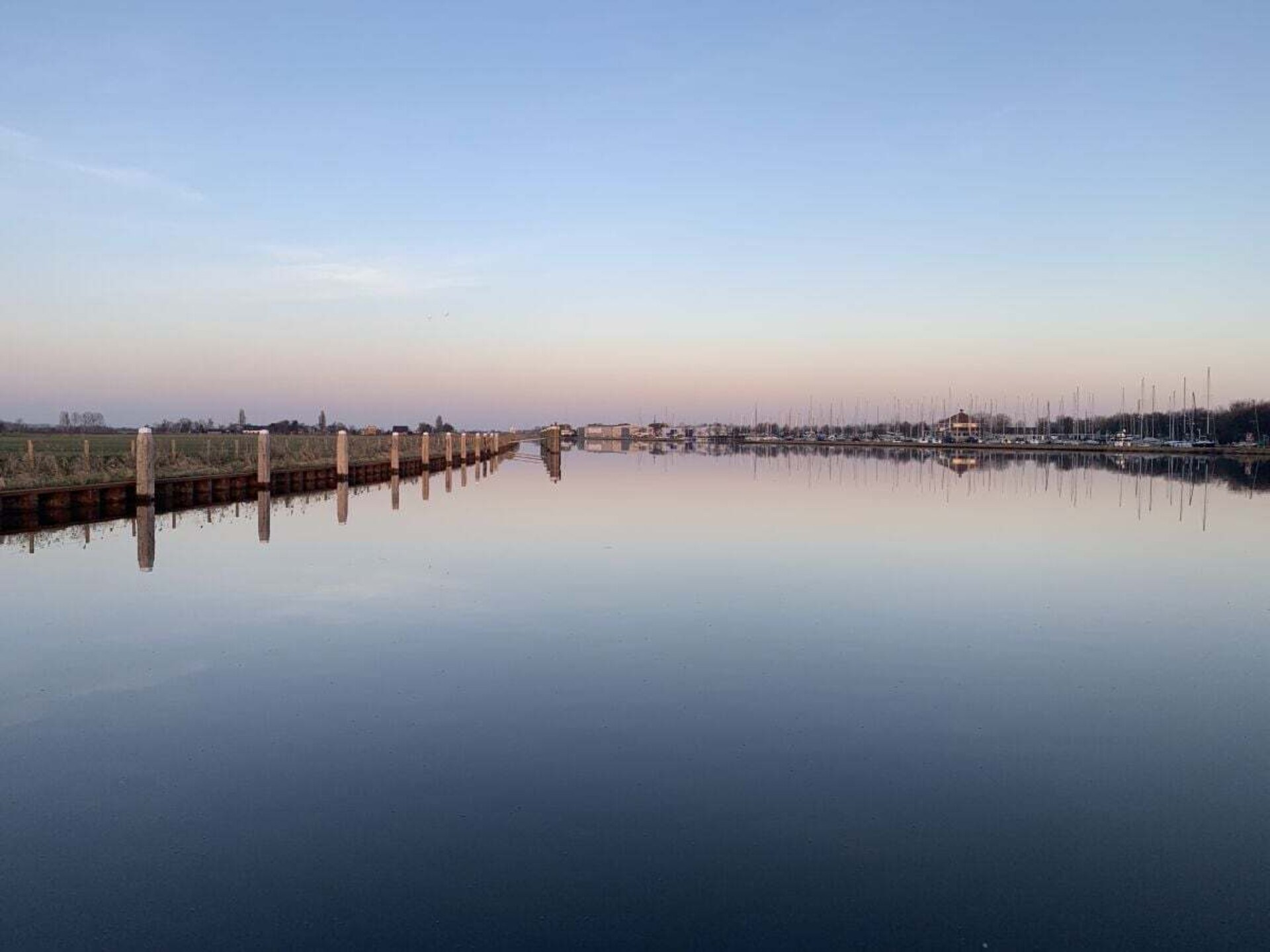 Moderne watervilla met 4 slaapkamers en eigen aanlegsteiger in Stavoren - foto 23