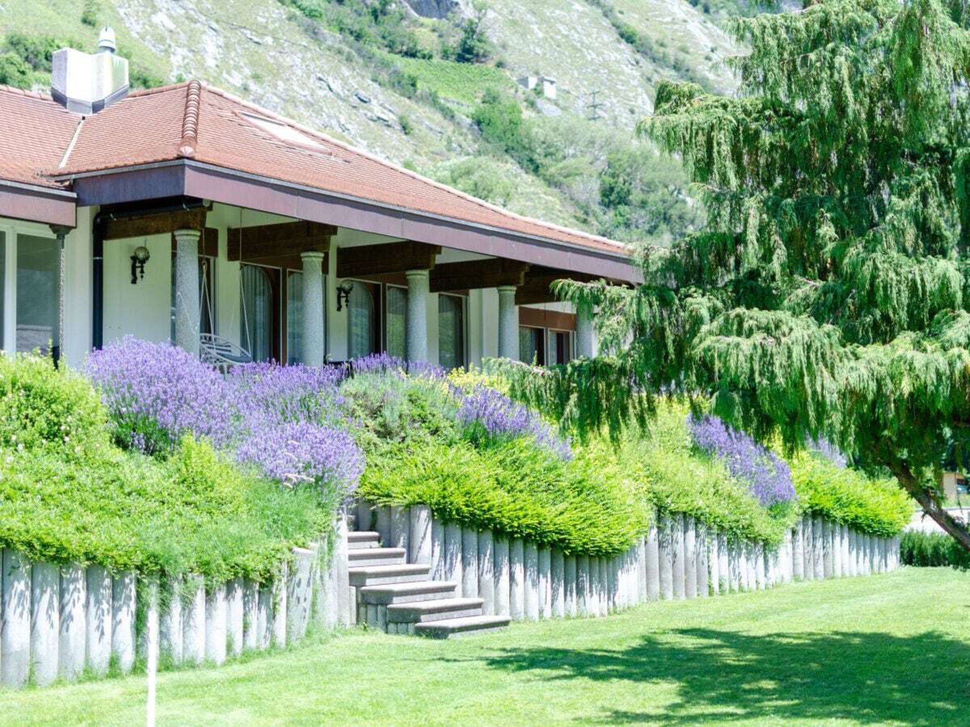 Ruime 7-slaapkamer villa met romantische bogen en bergzicht in Steg - foto 1