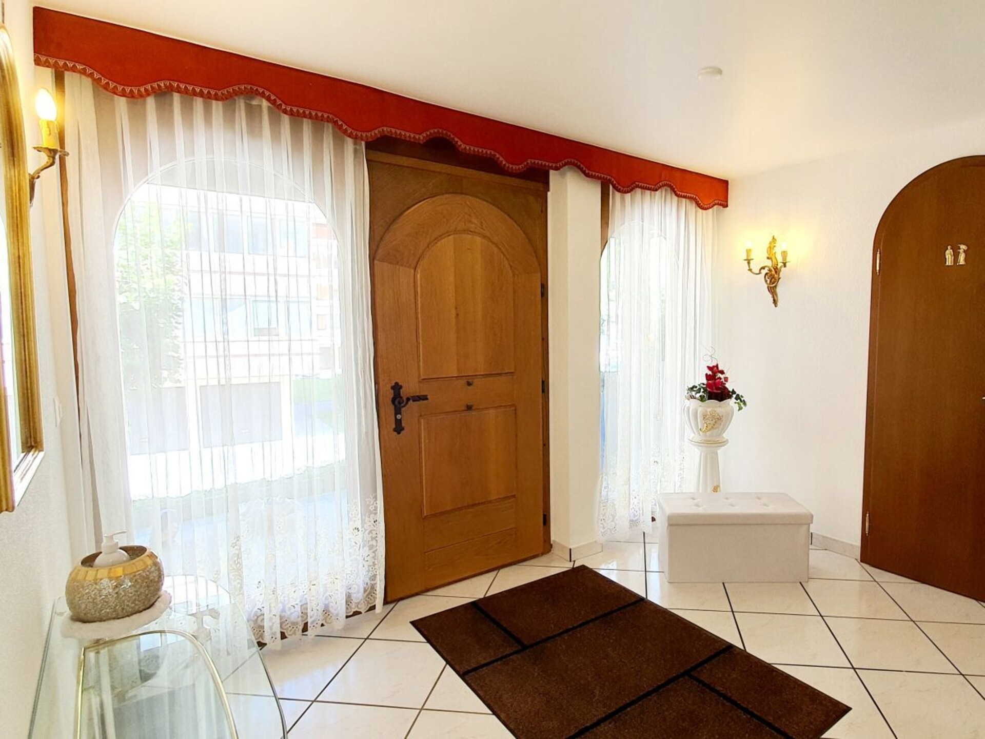 Ruime 7-slaapkamer villa met romantische bogen en bergzicht in Steg - foto 7
