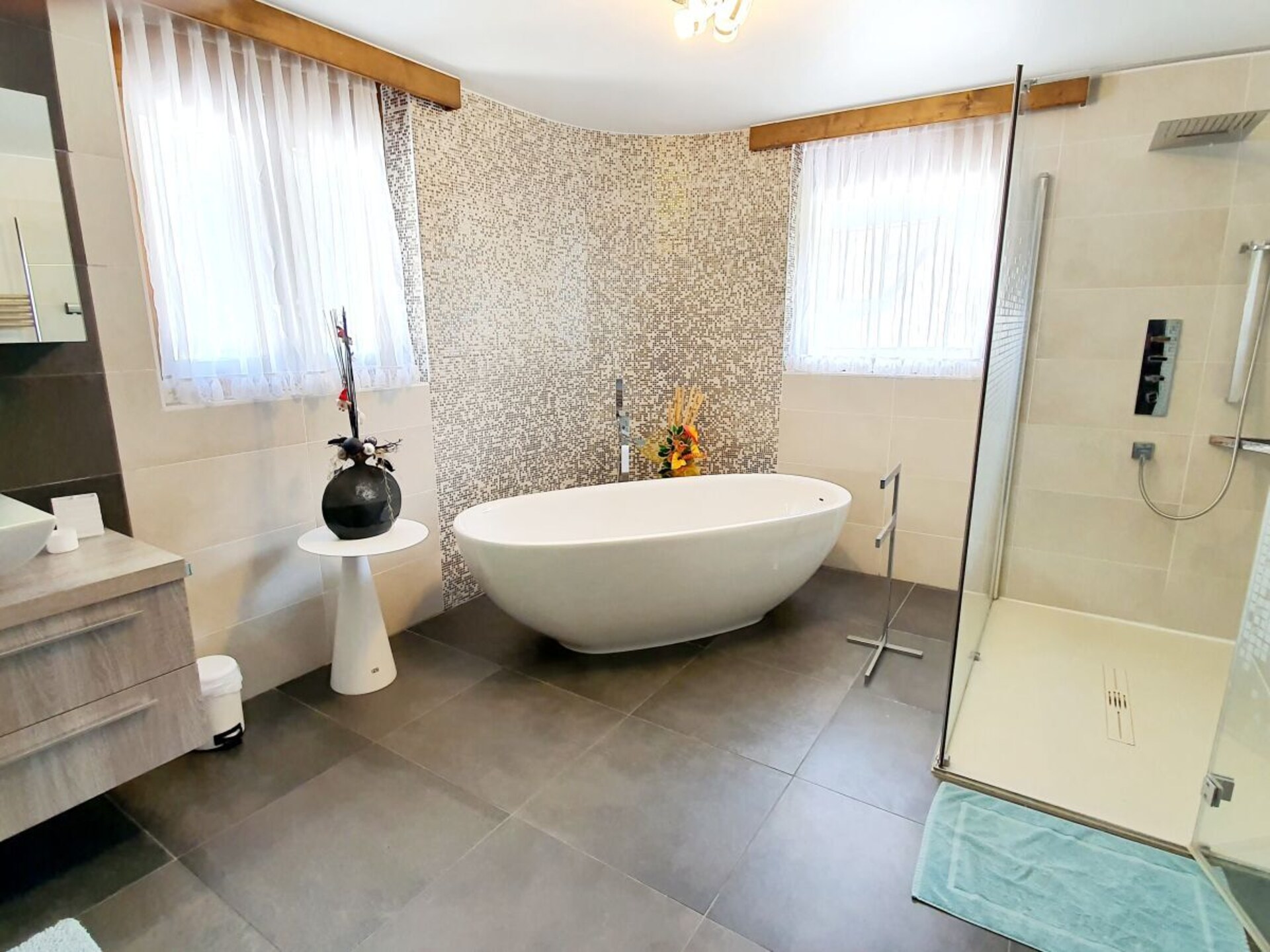 Ruime 7-slaapkamer villa met romantische bogen en bergzicht in Steg - foto 8
