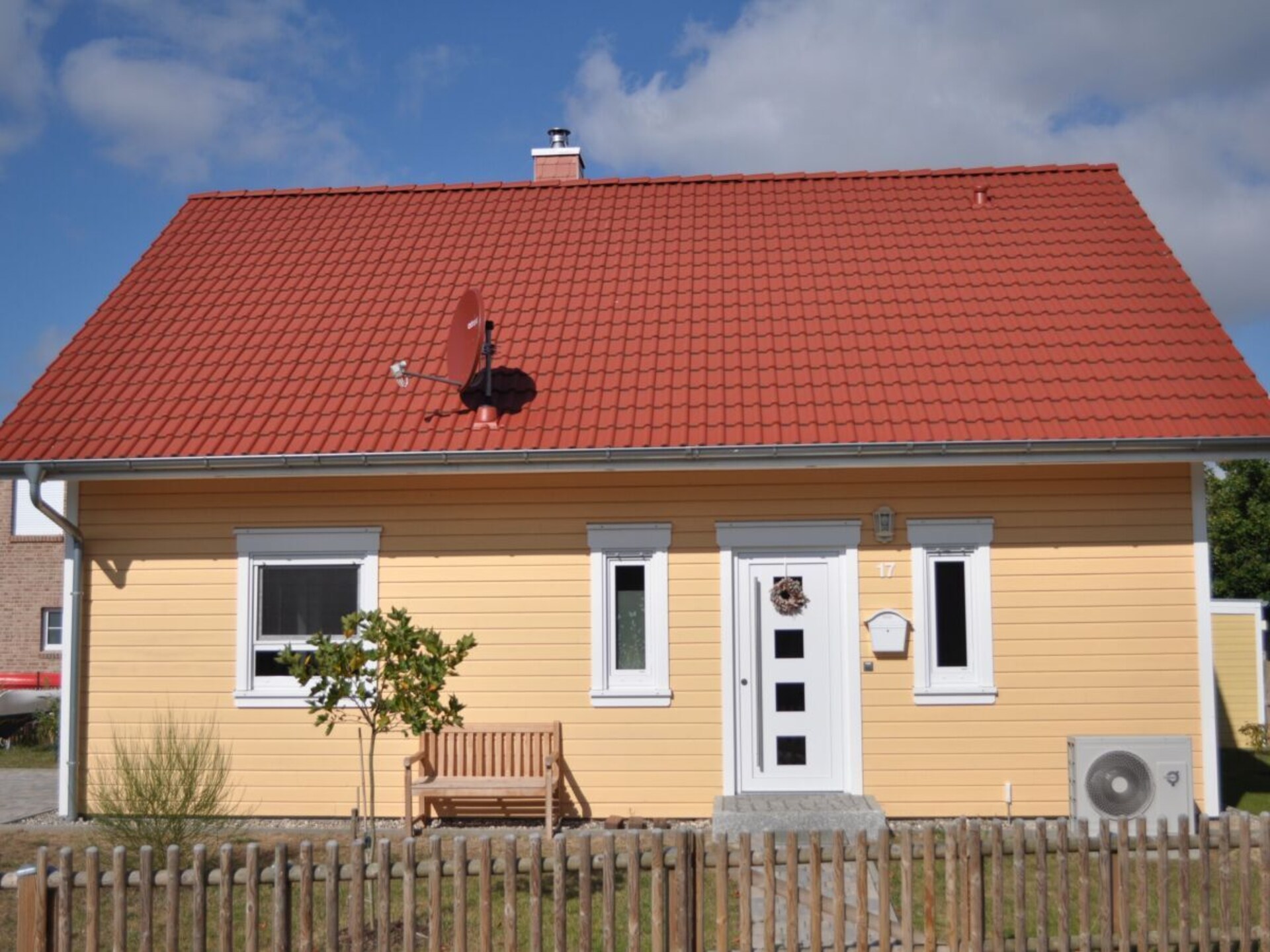 Modern houten vakantiehuis met sauna en zicht op het Great Warinermeer - foto 1