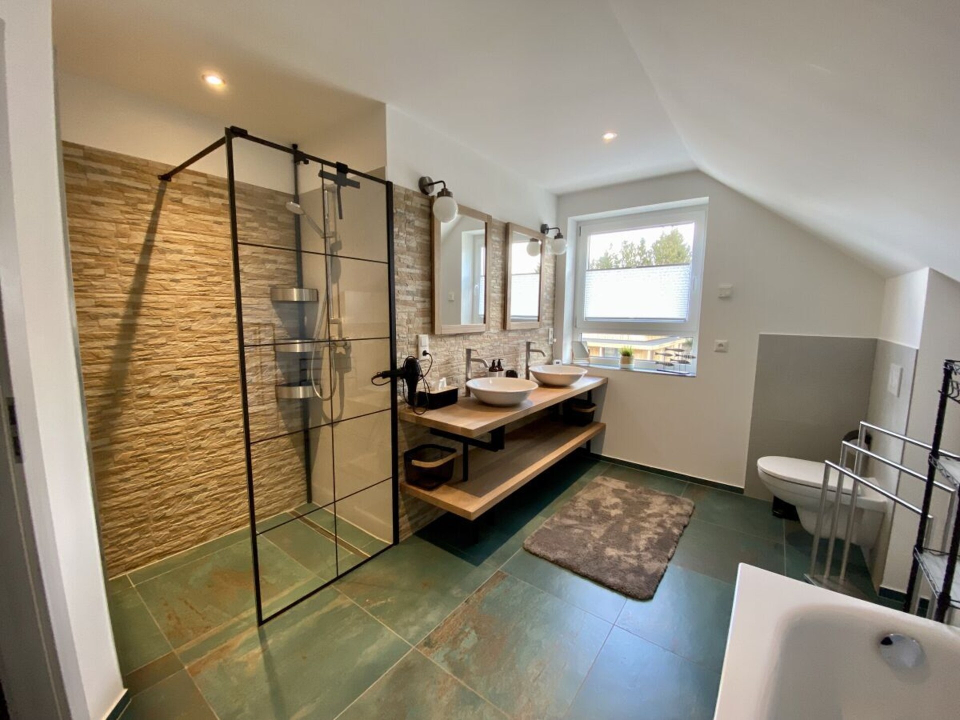 Modern houten vakantiehuis met sauna en zicht op het Great Warinermeer - foto 24