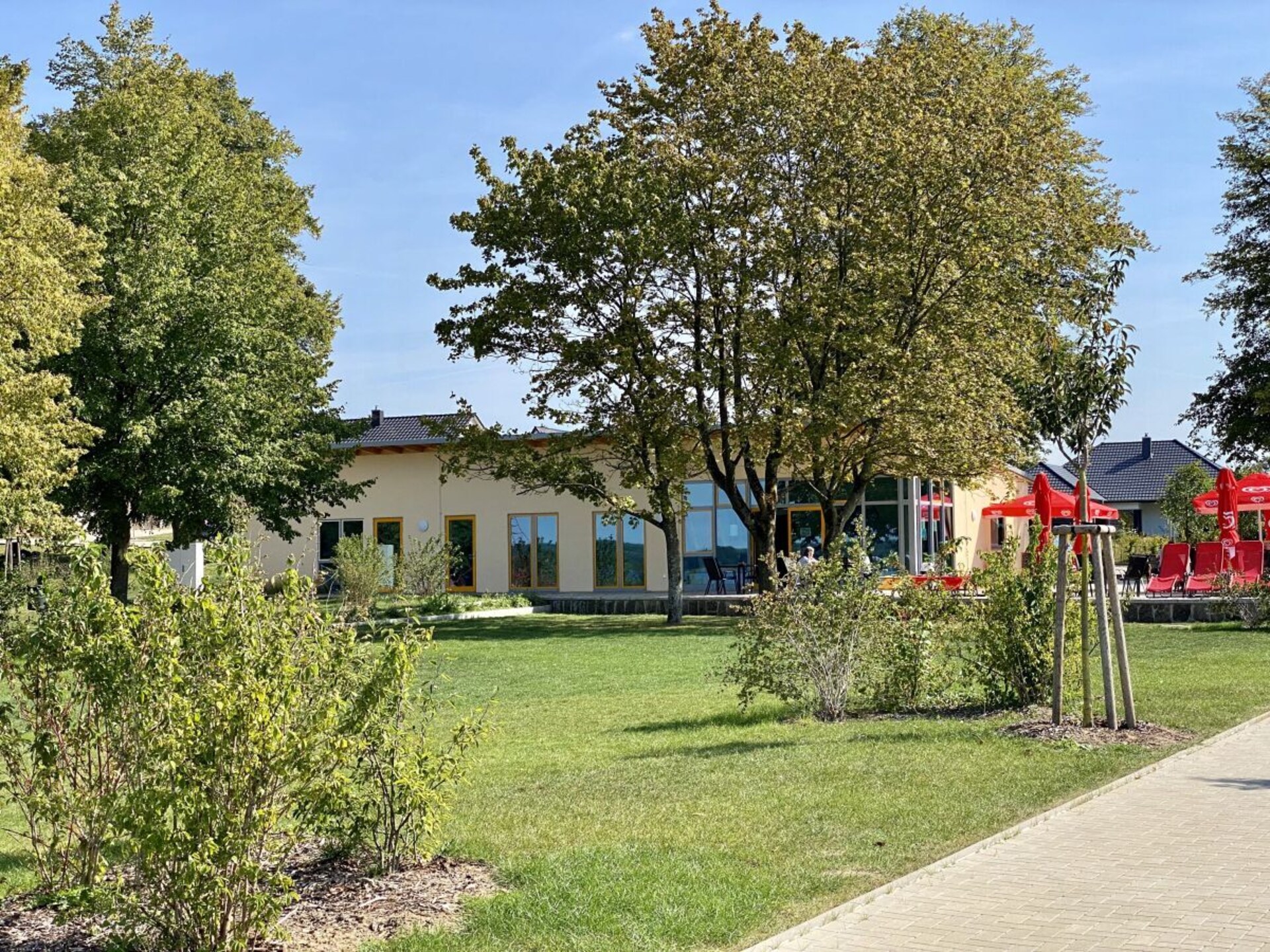 Modern houten vakantiehuis met sauna en zicht op het Great Warinermeer - foto 29