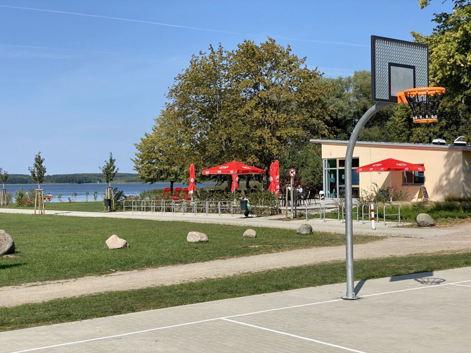Modern houten vakantiehuis met sauna en zicht op het Great Warinermeer - foto 30