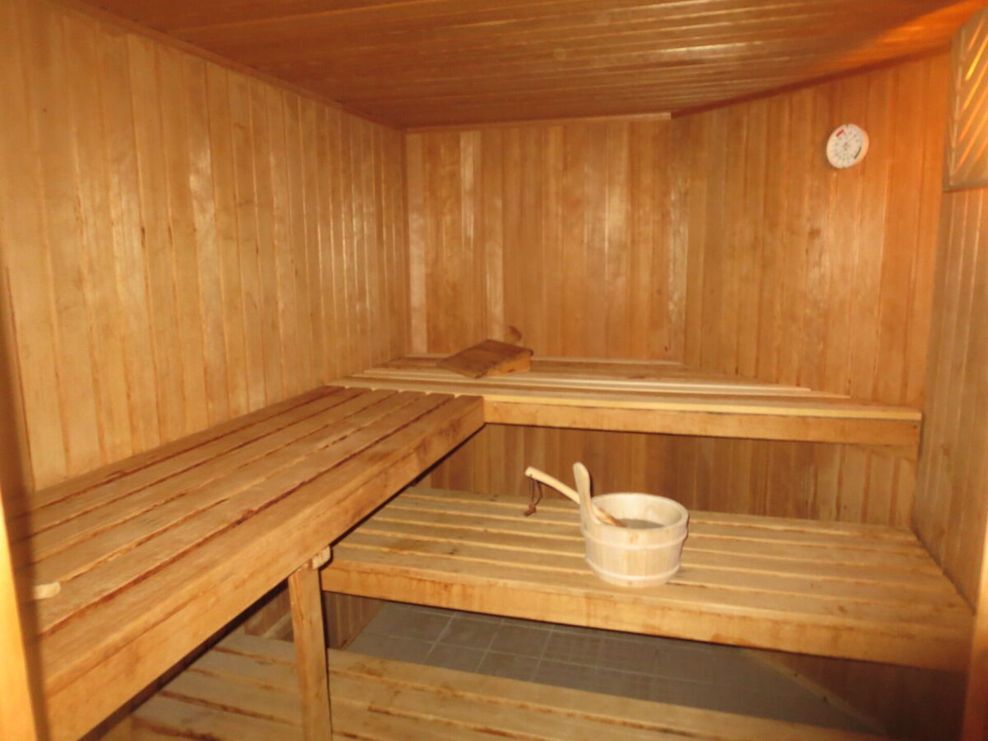 Rustiek appartement met zwembad, sauna en balkon op 800m van strand - foto 13
