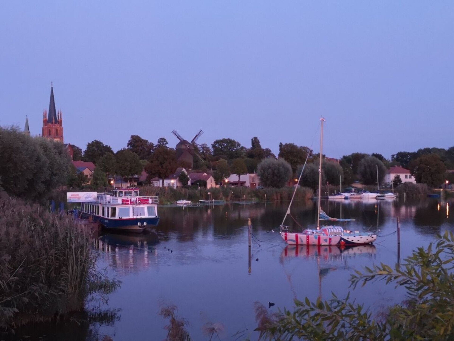 Architectonisch longhouse aan het water bij Werder Havel - foto 36