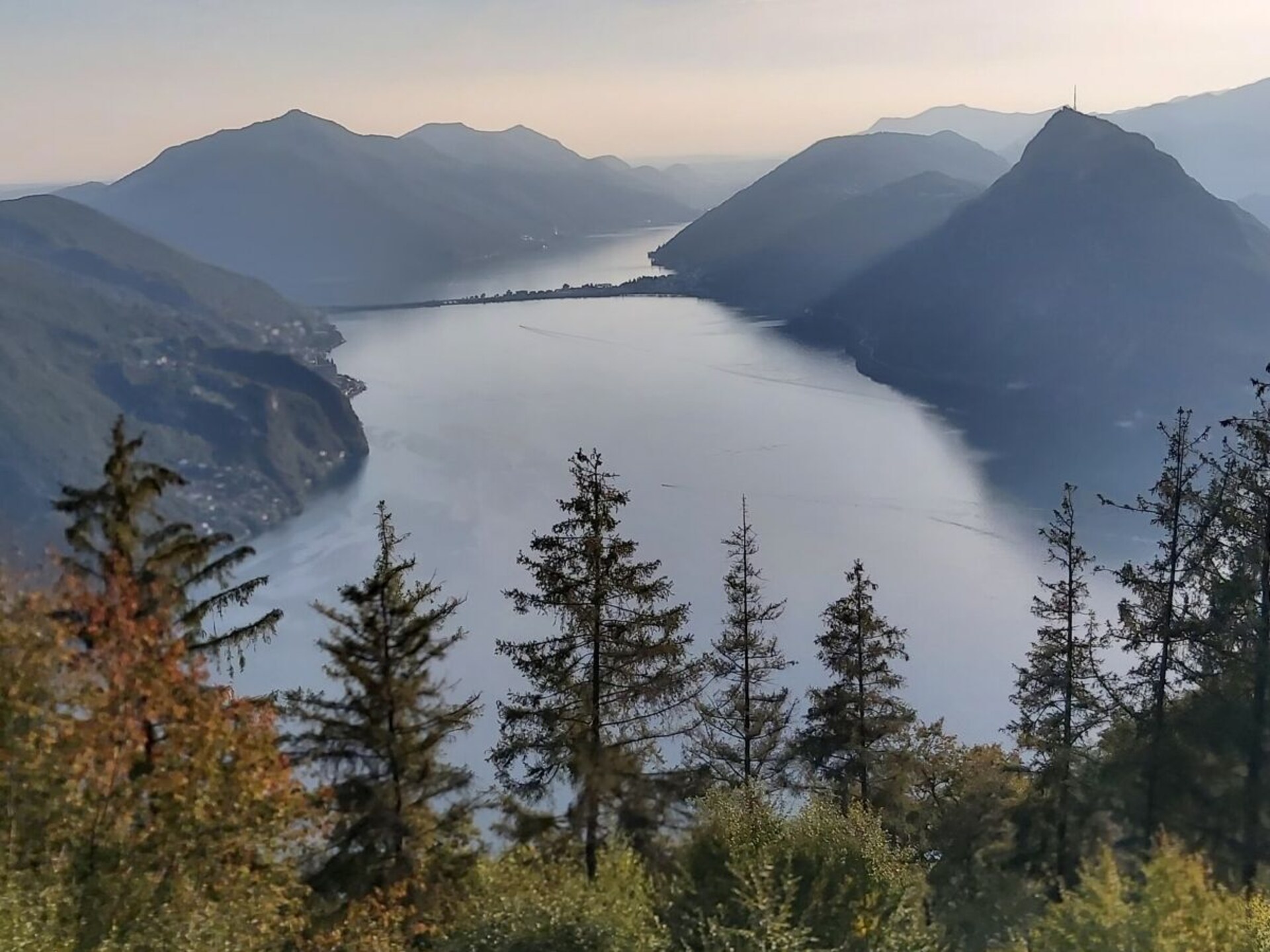 Smaakvol huis aan het Meer van Lugano met privéstrand en panoramisch terras - foto 21