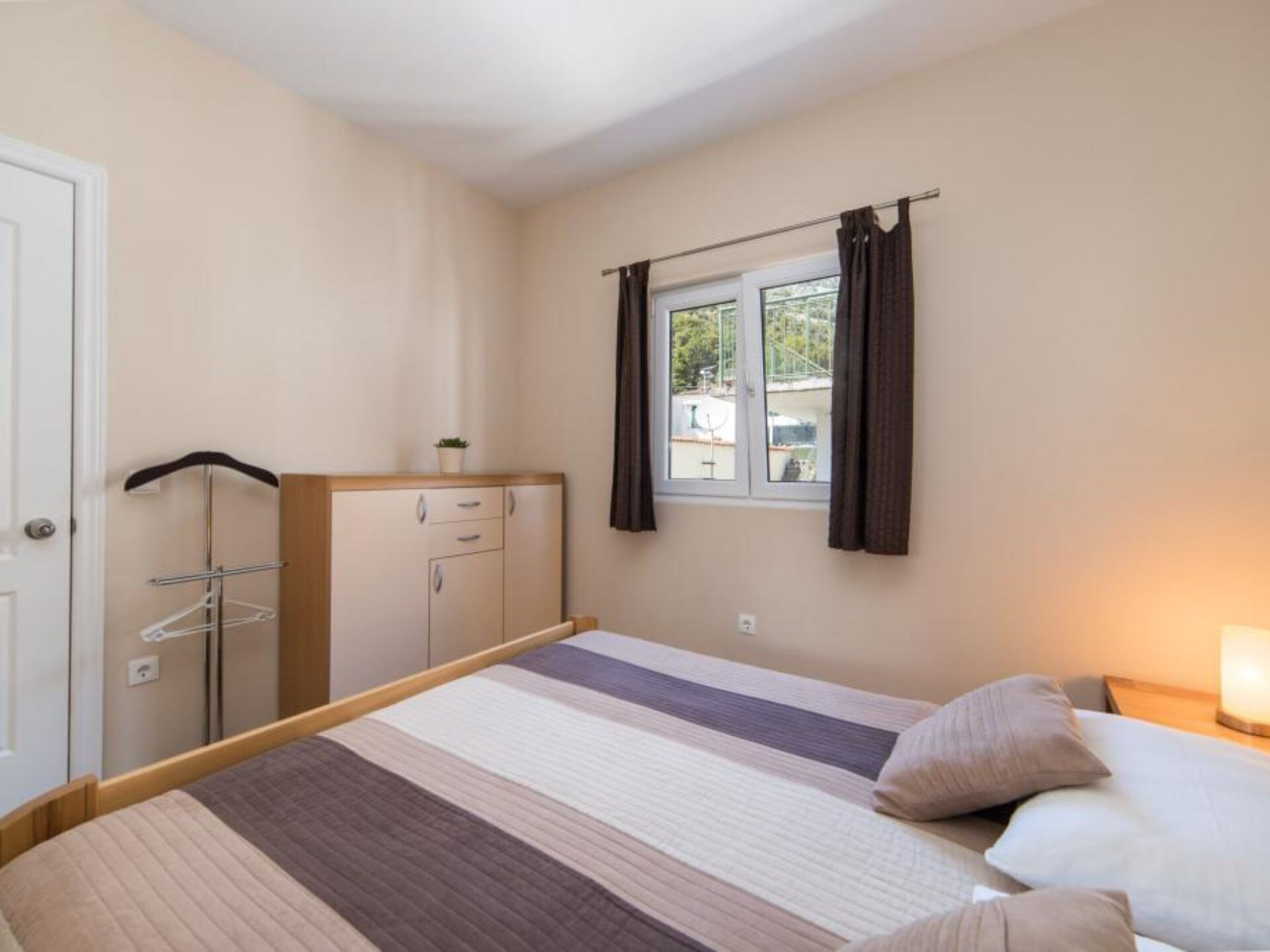 Modern appartement vlakbij zee in centrum Drvenik - foto 8