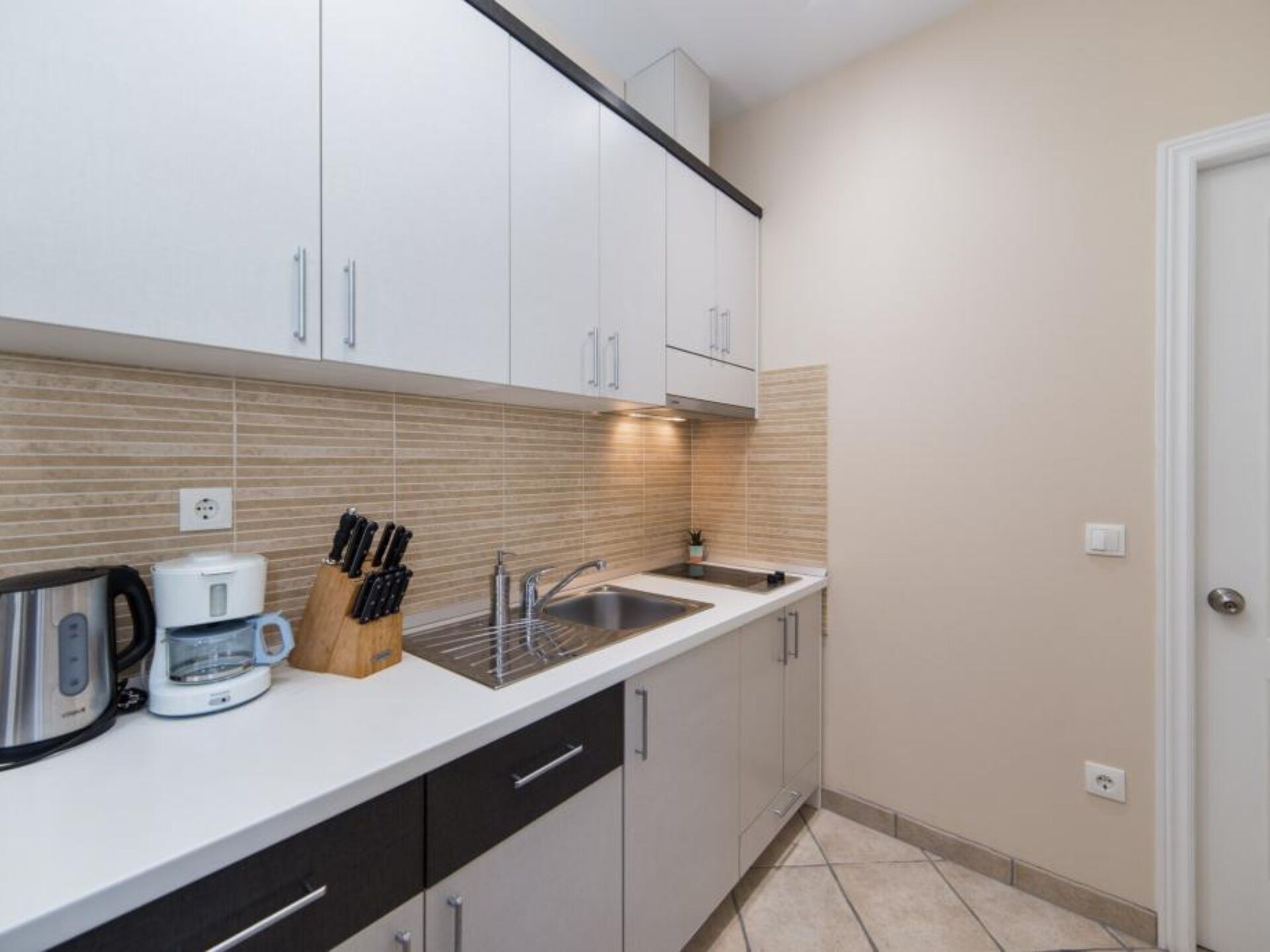 Modern appartement vlakbij zee in centrum Drvenik - foto 5