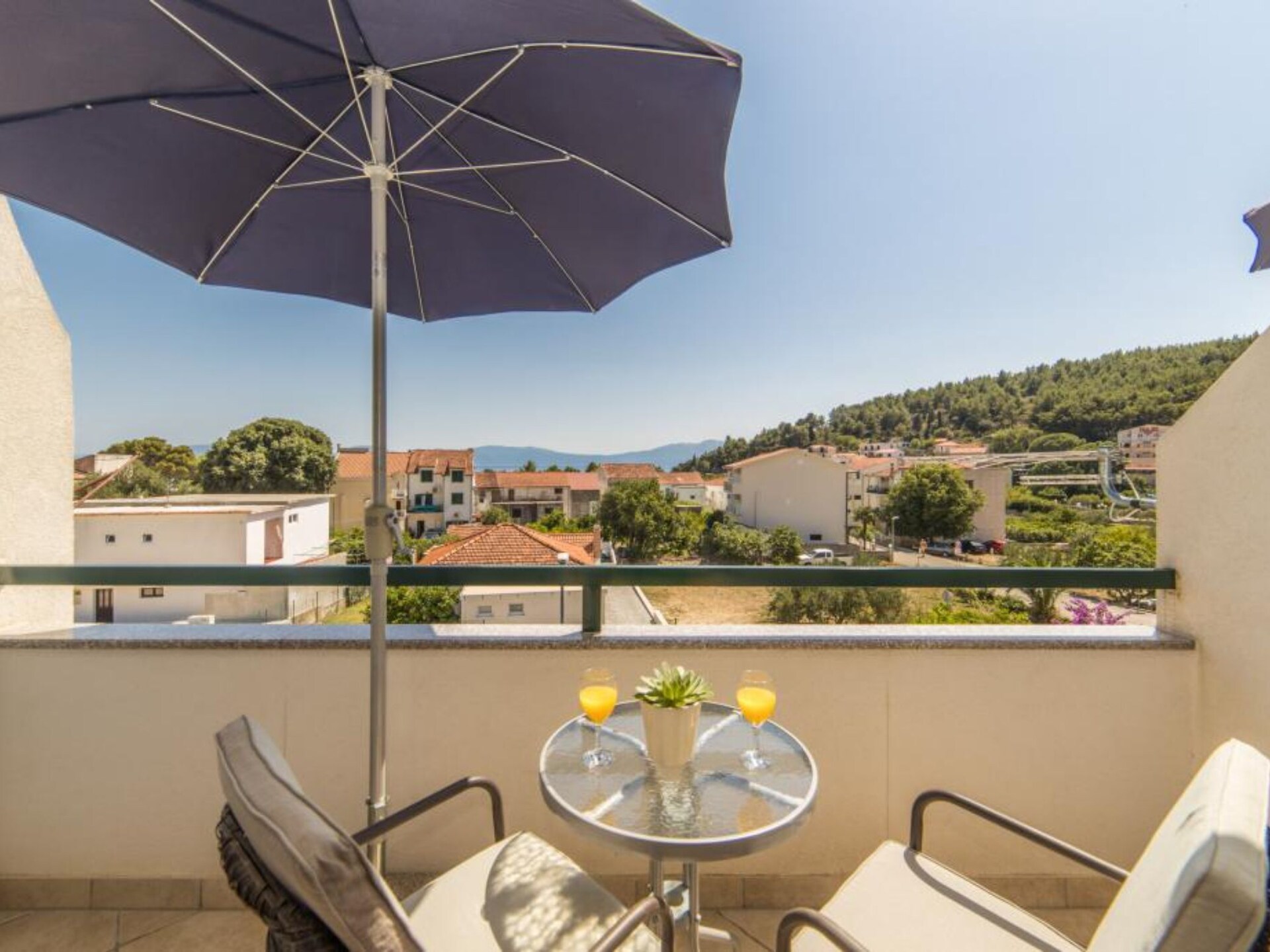 Studio met balkon op 100m van zee in Drvenik, Kroatië - foto 10