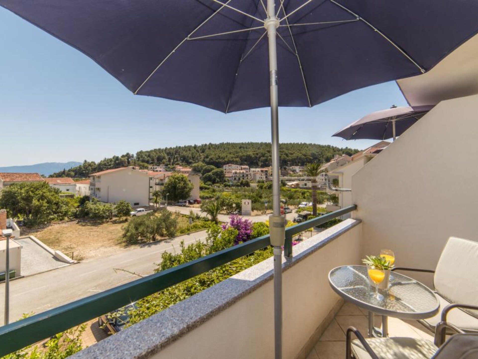 Studio met balkon op 100m van zee in Drvenik, Kroatië - foto 9