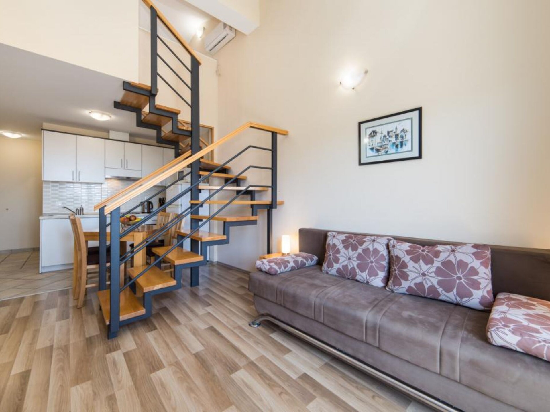 Studio met balkon op 100m van zee in Drvenik, Kroatië - foto 16