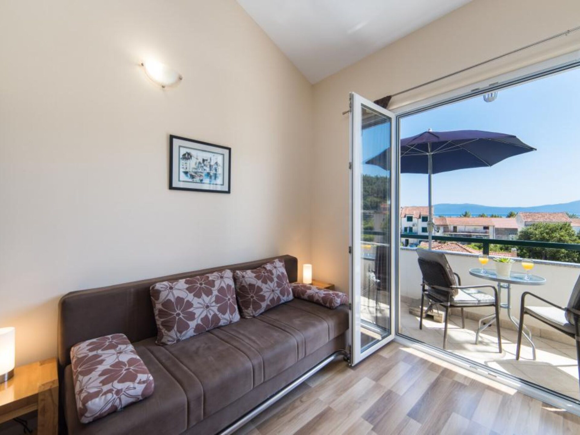Studio met balkon op 100m van zee in Drvenik, Kroatië - foto 15