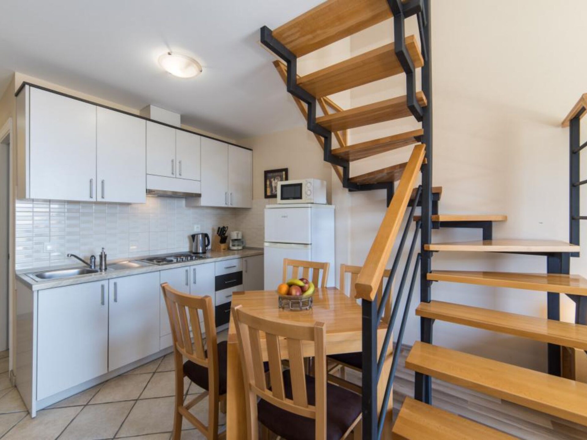 Studio met balkon op 100m van zee in Drvenik, Kroatië - foto 13