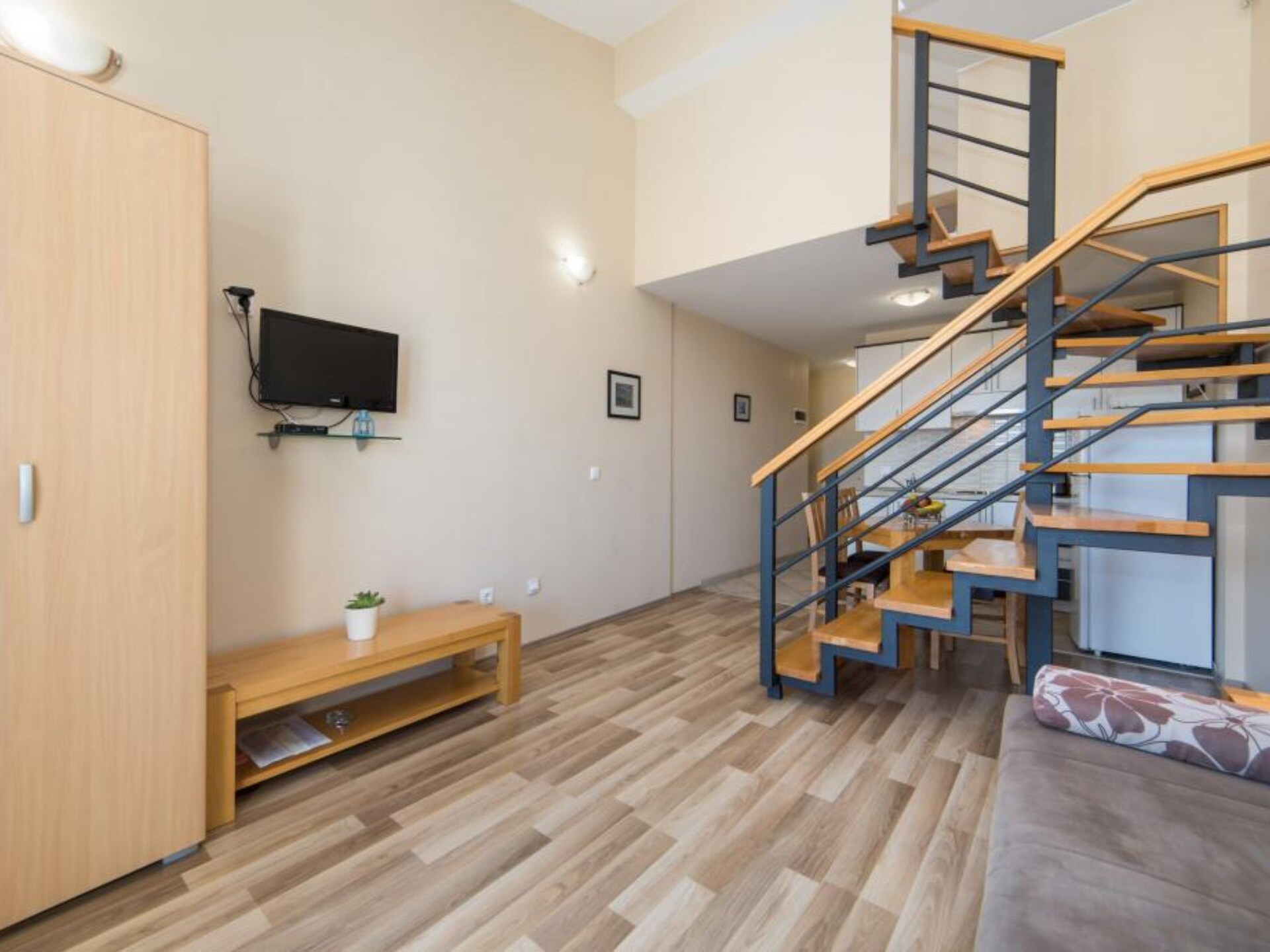 Studio met balkon op 100m van zee in Drvenik, Kroatië - foto 12