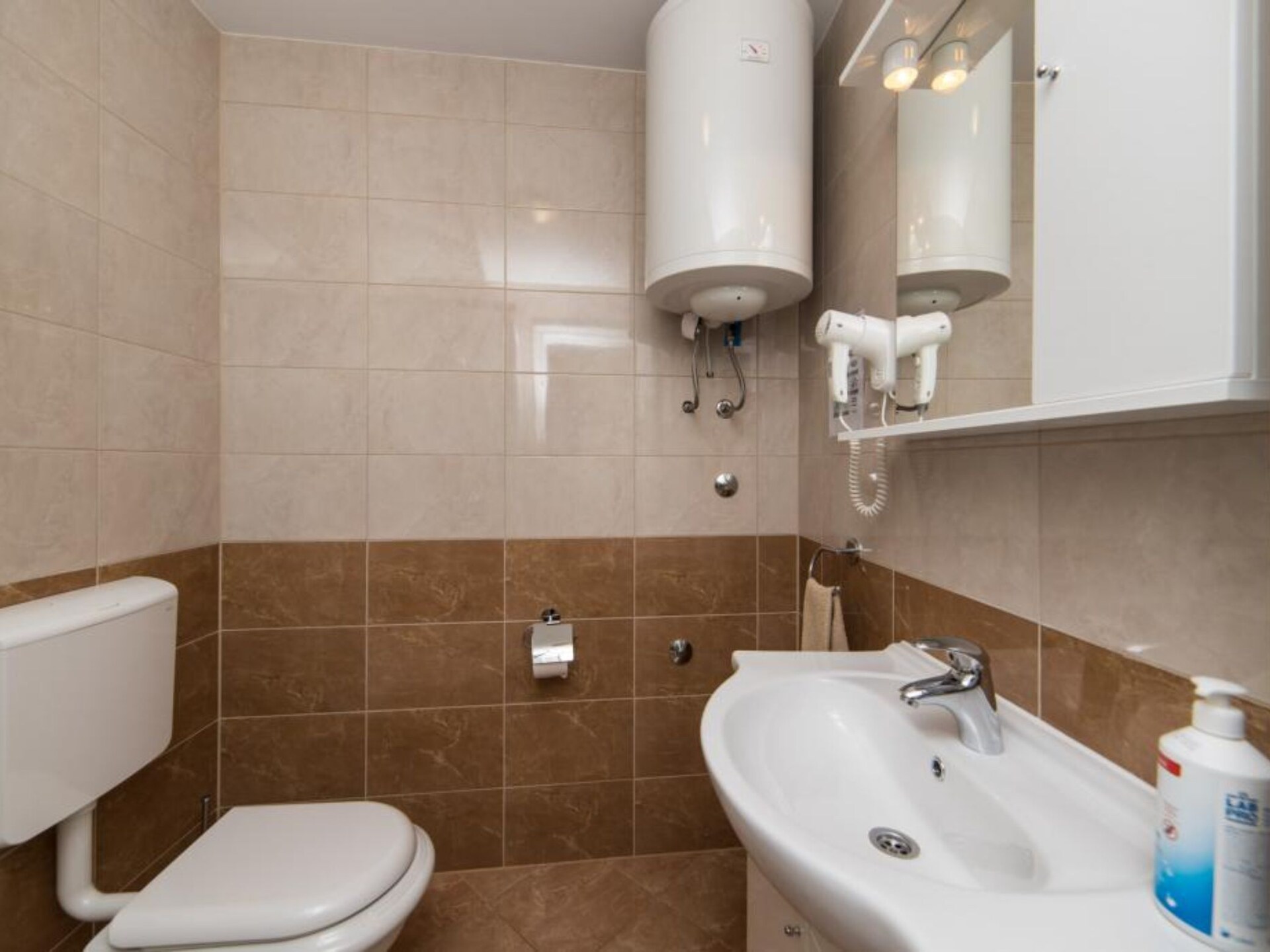 Studio met balkon op 100m van zee in Drvenik, Kroatië - foto 7