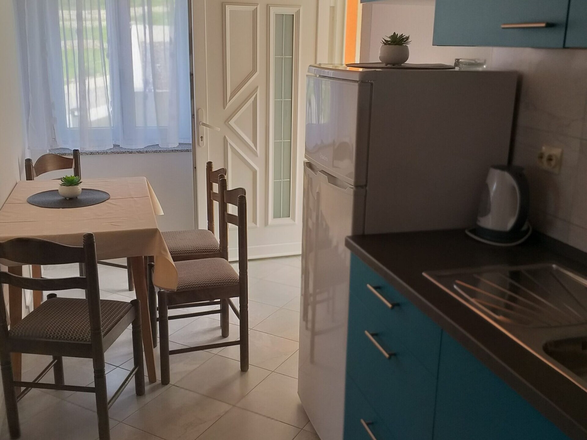 Op 300 m van het strand: Ruim appartement voor 4 personen op Pag - foto 8