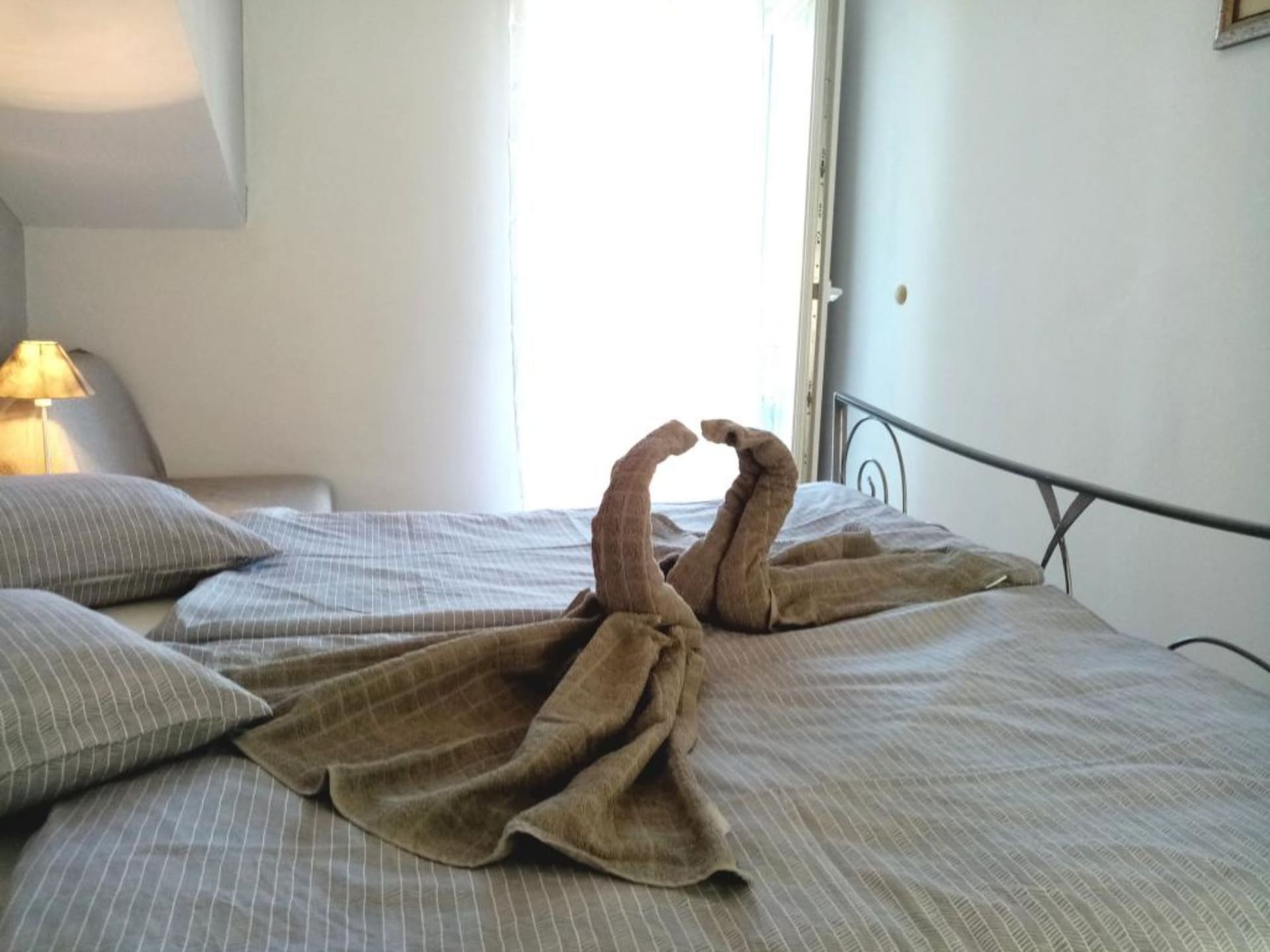 Licht appartement met zeezicht in het centrum van Slatine - foto 7