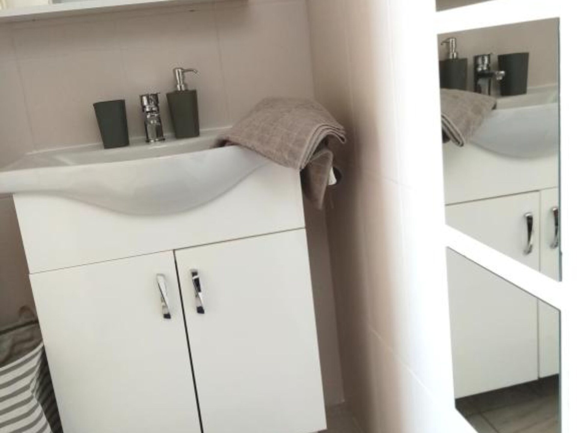 Appartement aan zee in Slatine met balkon en uitzicht op de Adriatische Zee - foto 5