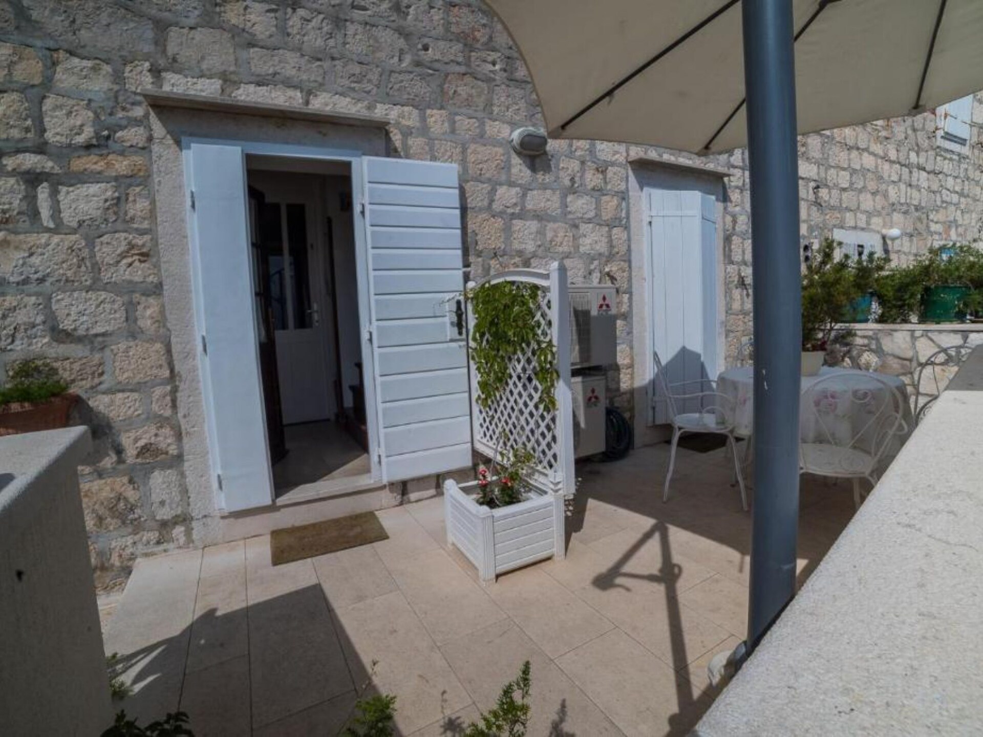 Authentiek stenen appartement met zeezicht op eiland Brač, 30m van strand - foto 35