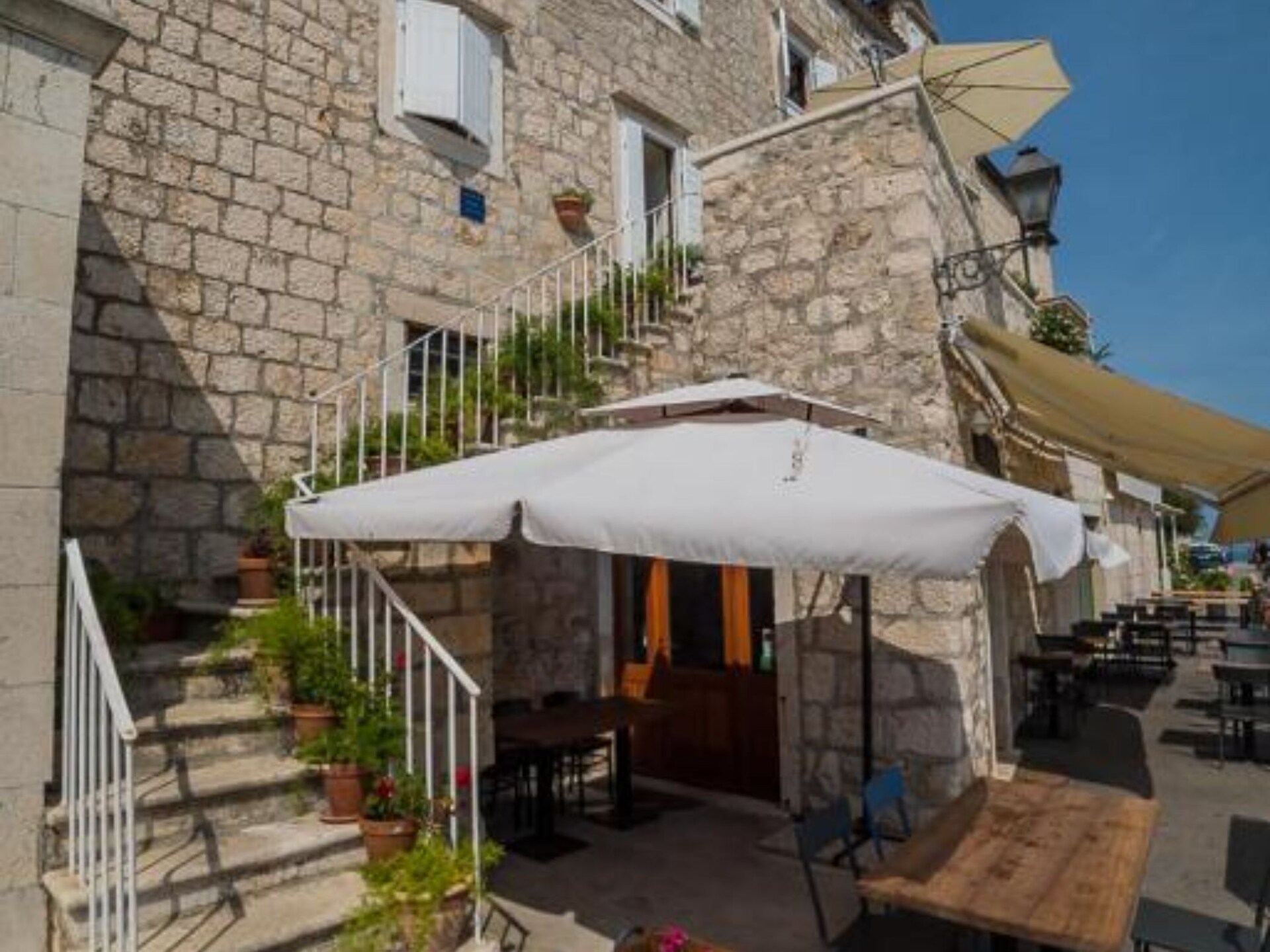 Authentiek stenen appartement met zeezicht op eiland Brač, 30m van strand - foto 34