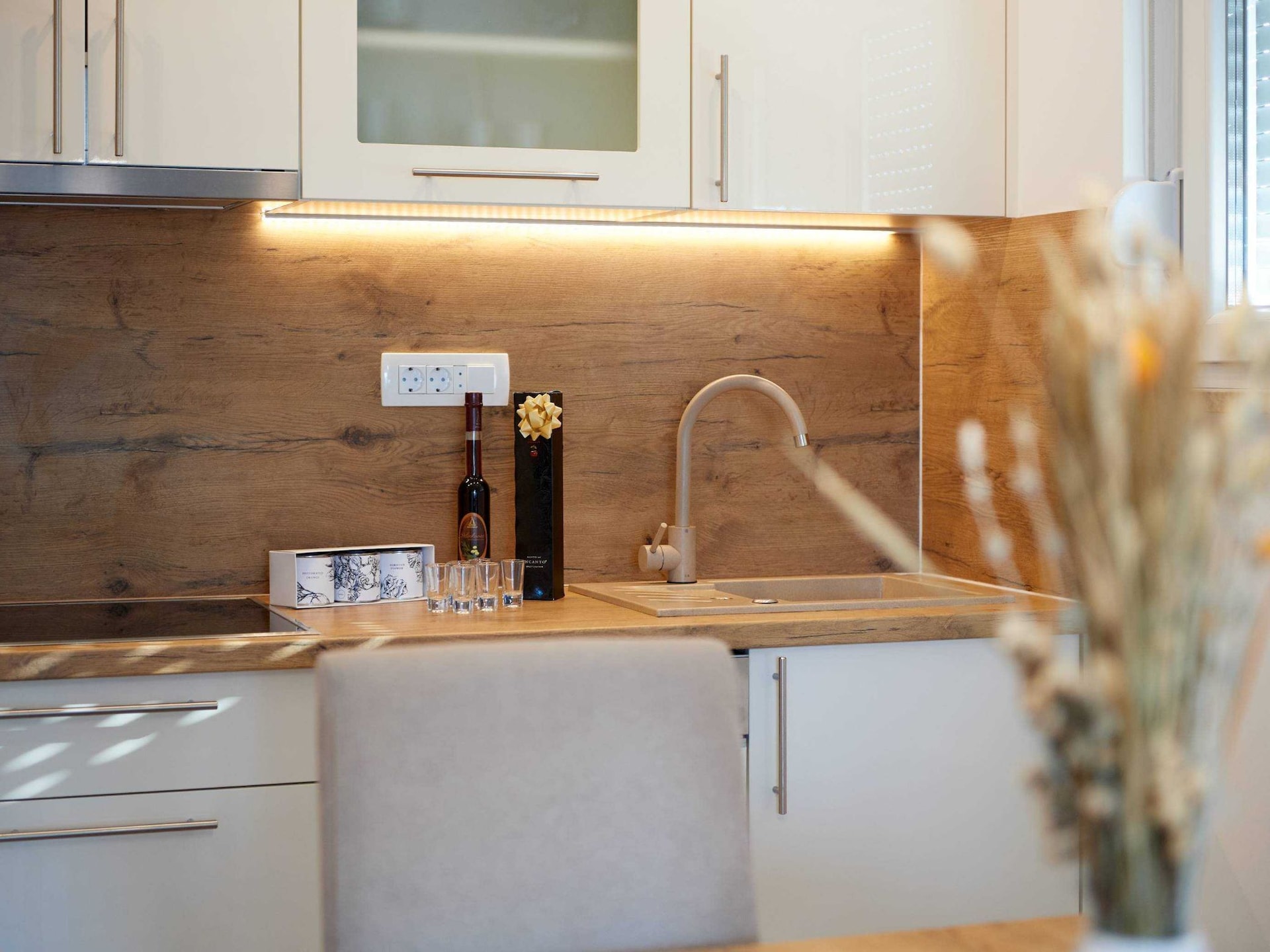 Ruim appartement voor 5 personen bij zee in Okrug Gornji met gedeeld zwembad - foto 8