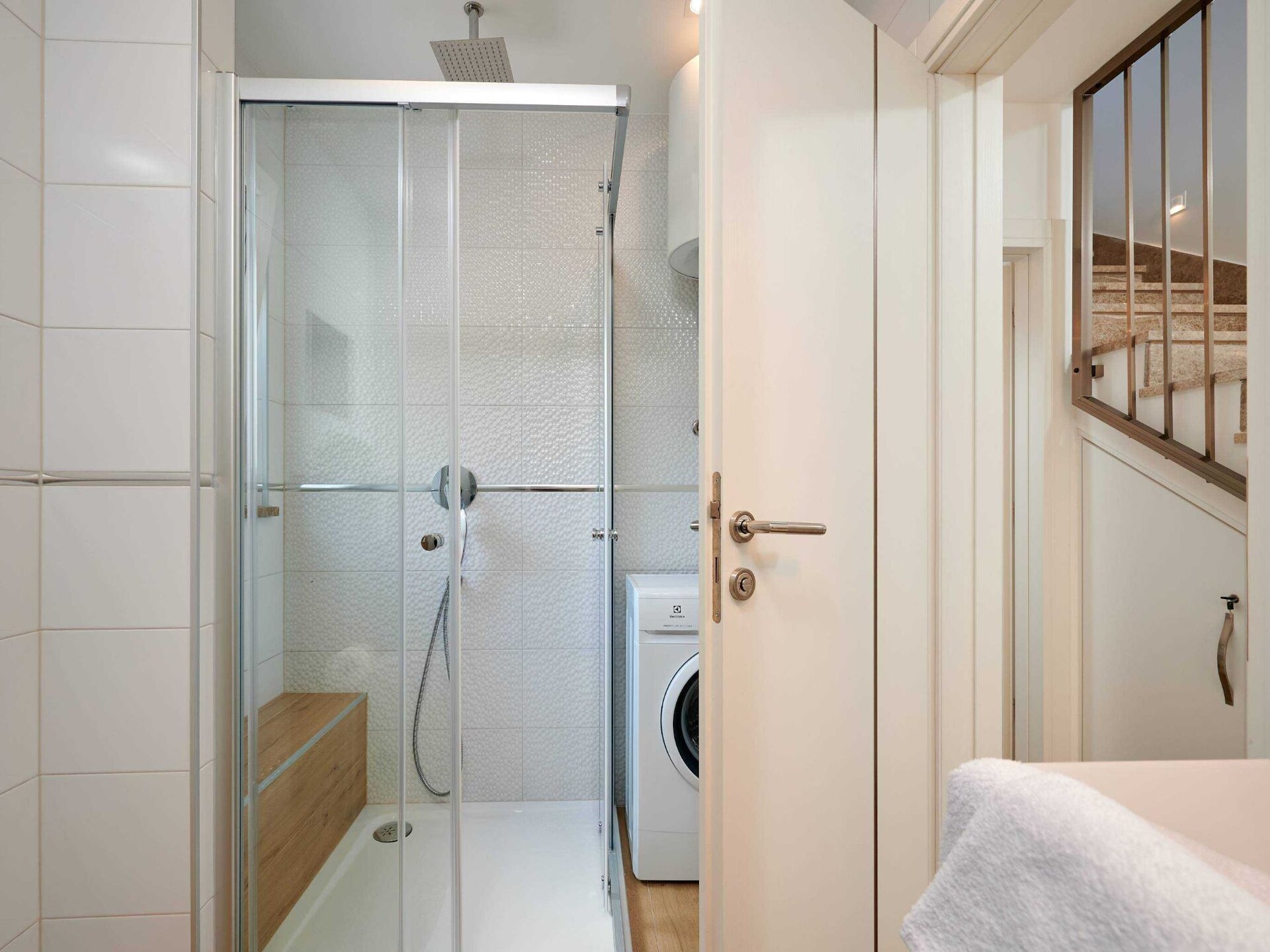 Ruim appartement voor 5 personen bij zee in Okrug Gornji met gedeeld zwembad - foto 19