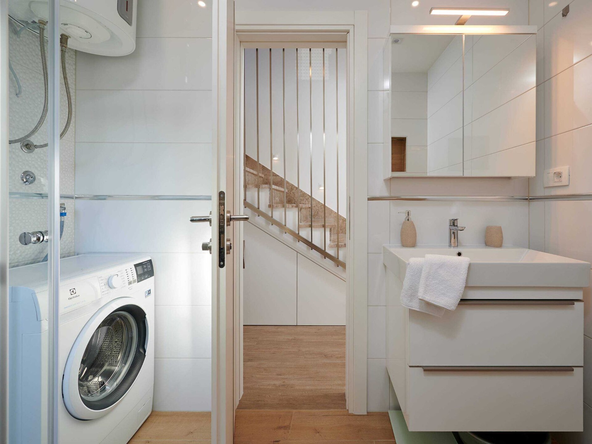 Ruim appartement voor 5 personen bij zee in Okrug Gornji met gedeeld zwembad - foto 21