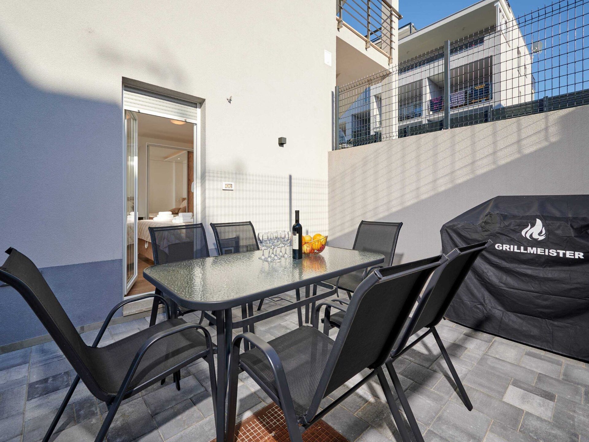 Ruim appartement voor 5 personen bij zee in Okrug Gornji met gedeeld zwembad - foto 22