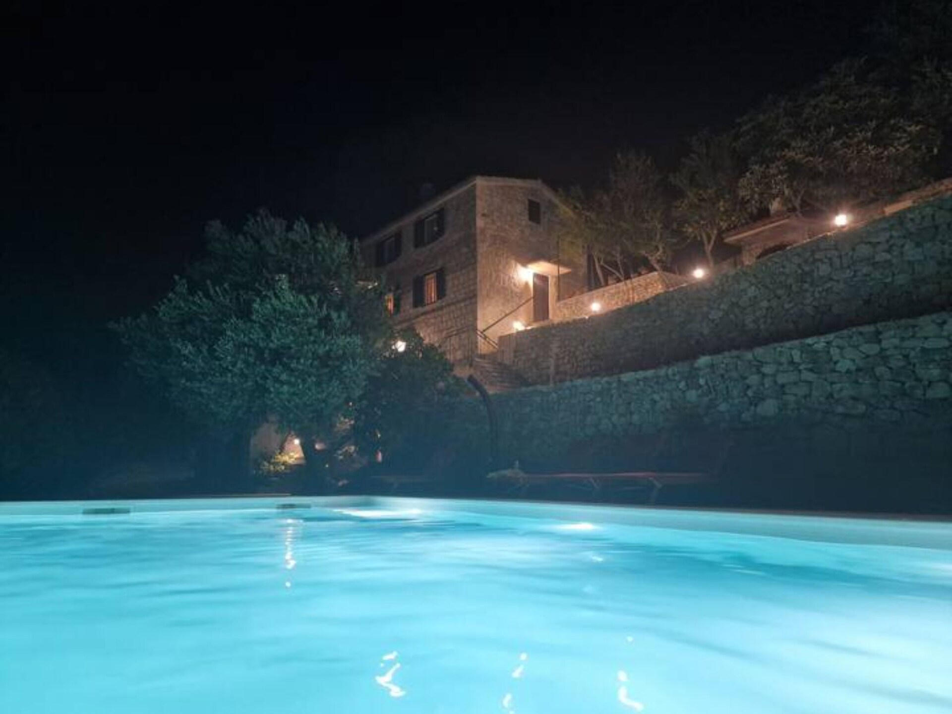 Authentiek stenen huis met zwembad in Kaštel Lukšić, vlak bij zee - foto 17