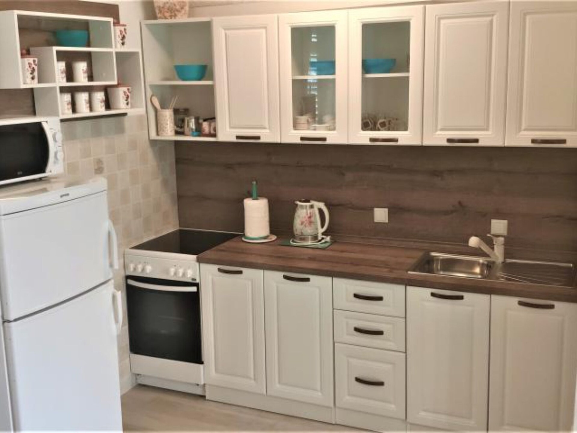 Ruim 2-slaapkamer appartement met terras op 700m van strand in Vodice - foto 4
