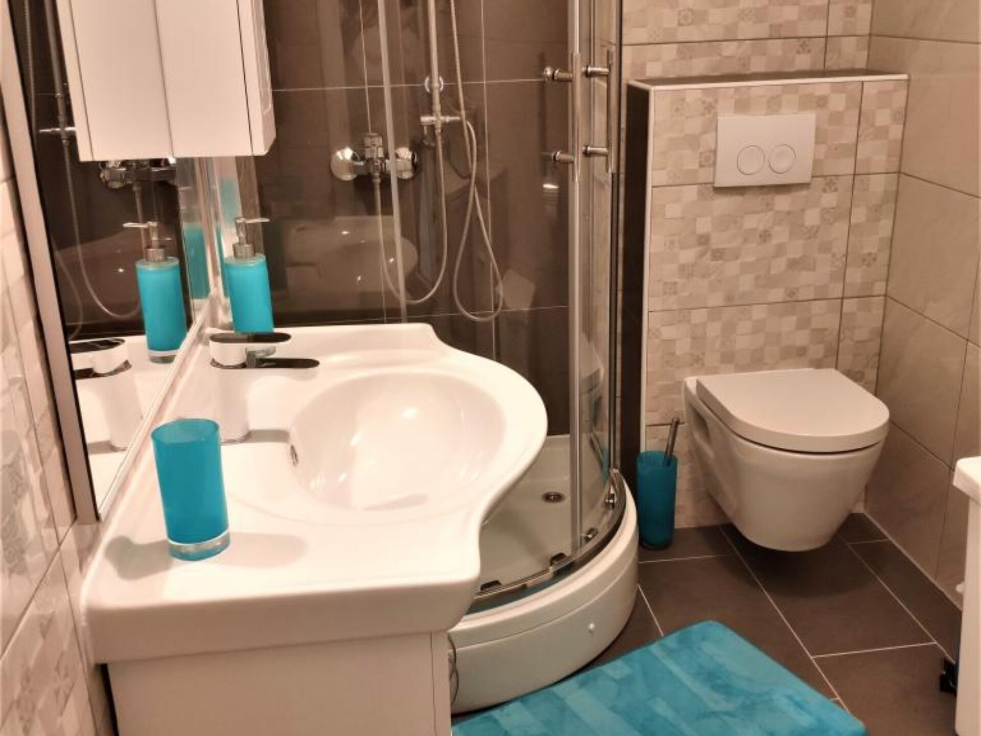 Ruim 2-slaapkamer appartement met terras op 700m van strand in Vodice - foto 8