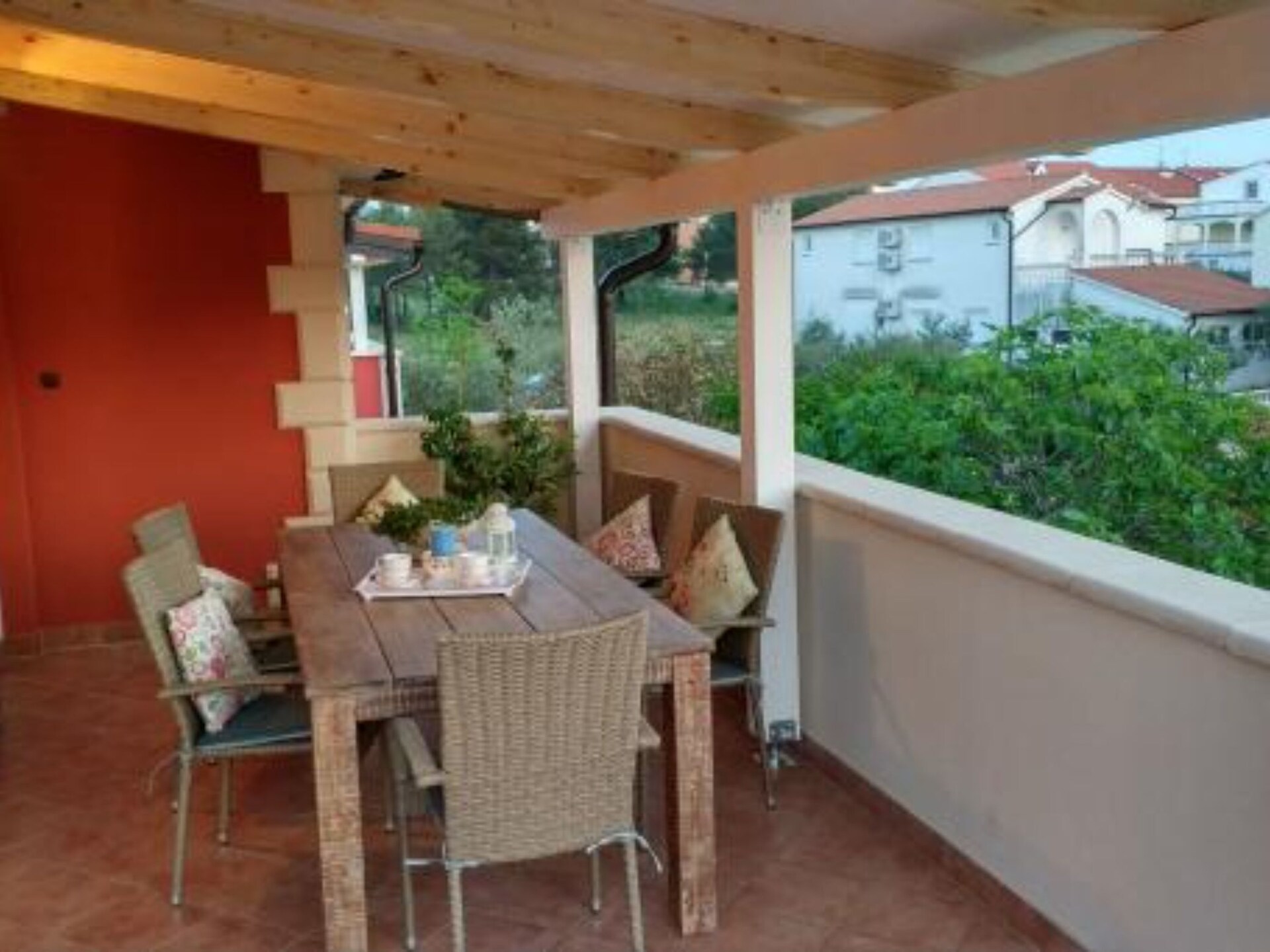 Ruim 2-slaapkamer appartement met terras op 700m van strand in Vodice - foto 10