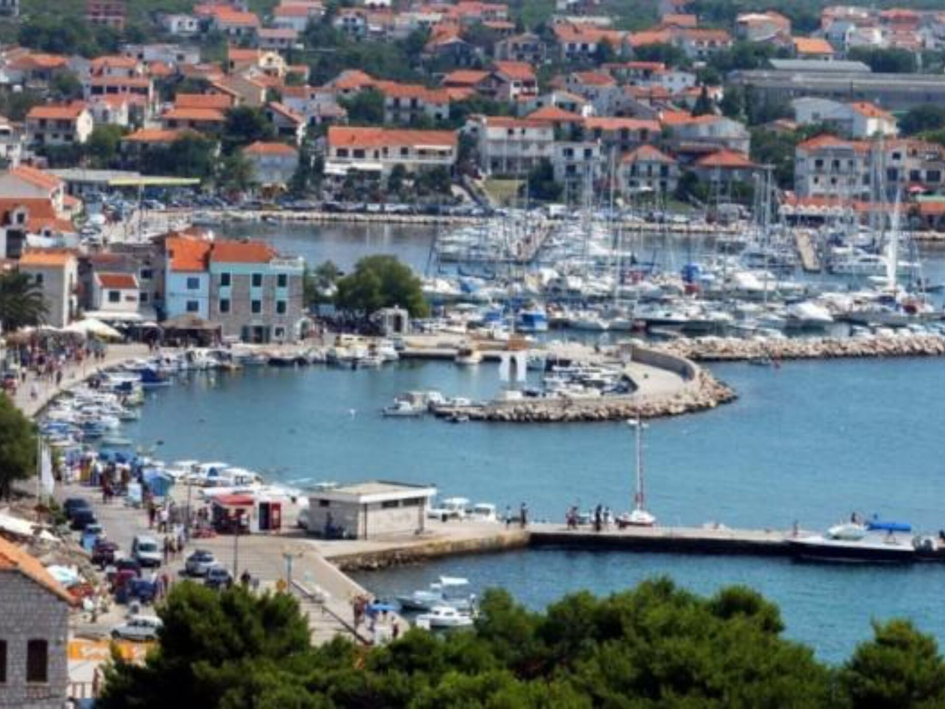 Ruim 2-slaapkamer appartement met terras op 700m van strand in Vodice - foto 14