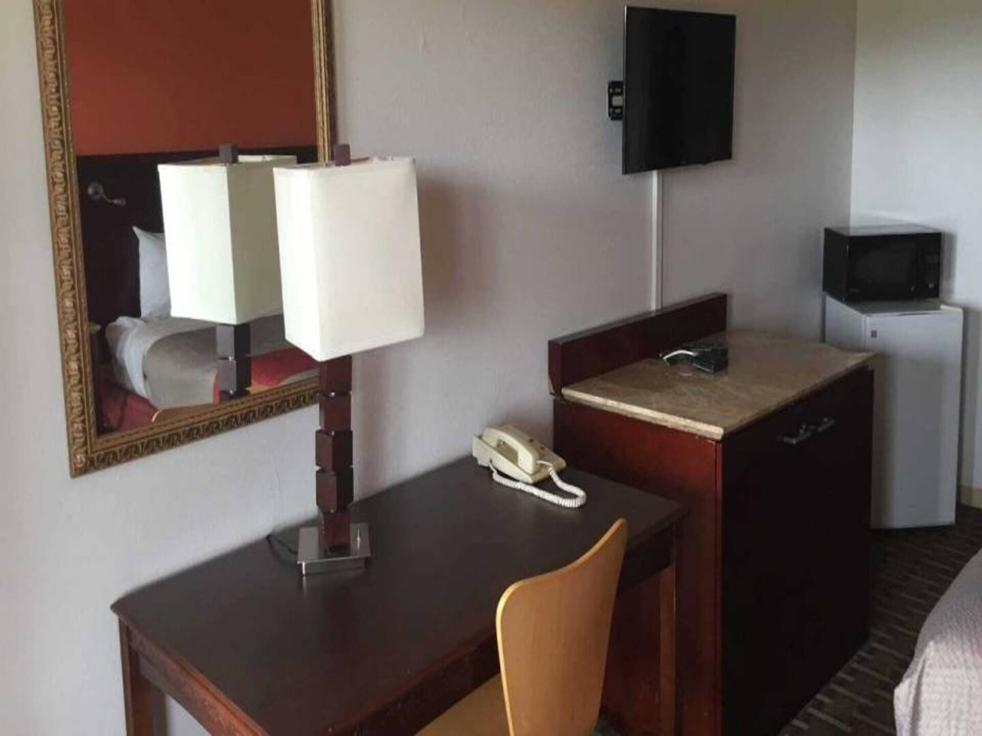 Comfortabele hotelkamer met kingsize bed in Dayton – huisdieren welkom - foto 6