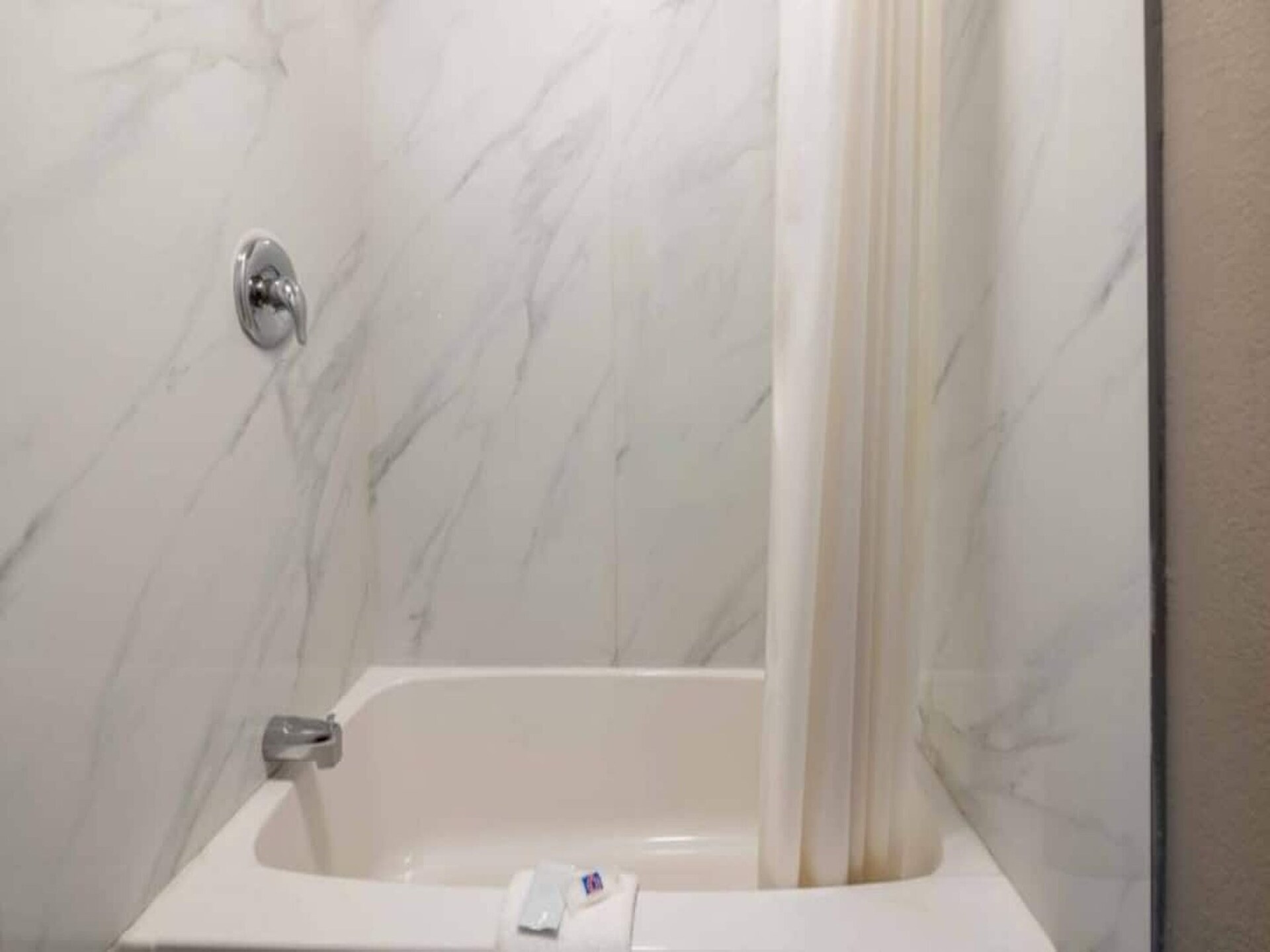 Comfortabel appartement in Charlotte met bad en gratis WiFi - foto 11