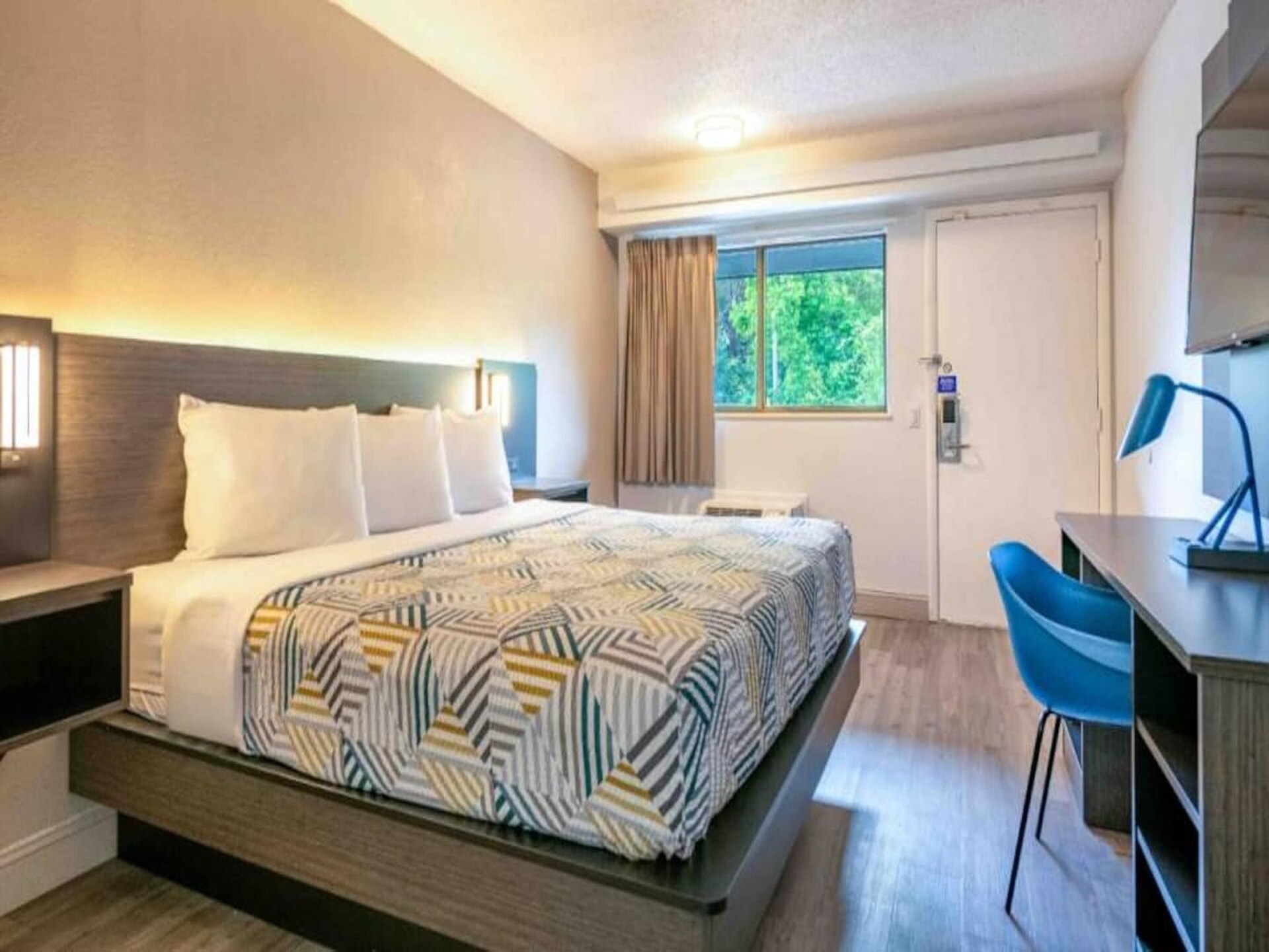 Comfortabel appartement in Charlotte met bad en gratis WiFi - foto 8