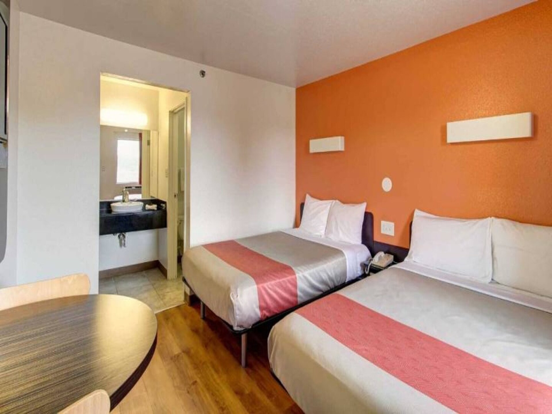 Comfortabele kamer met twee tweepersoonsbedden in Amherst, nabij Cedar Point - foto 8