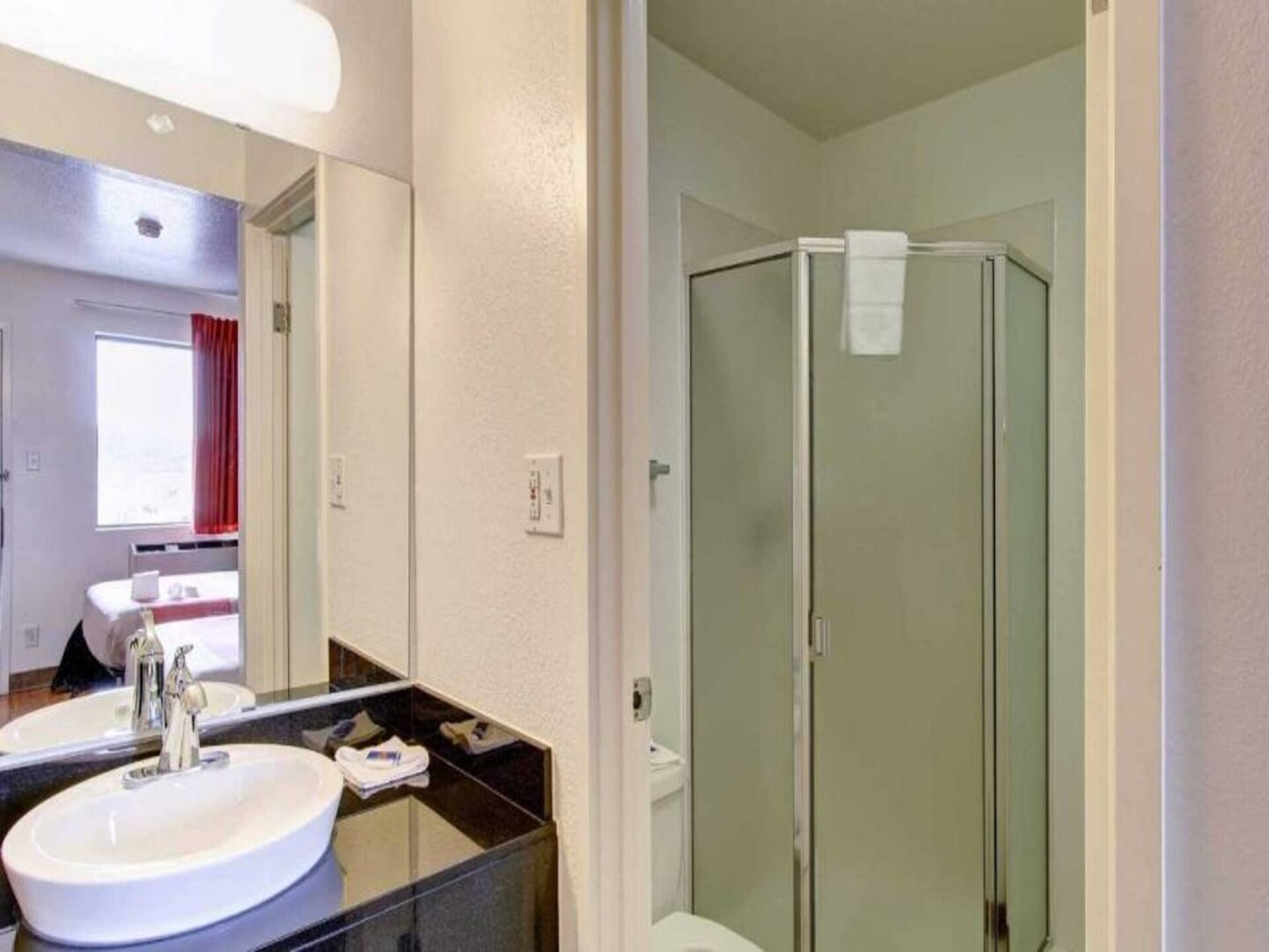 Comfortabele kamer met twee tweepersoonsbedden in Amherst, nabij Cedar Point - foto 12