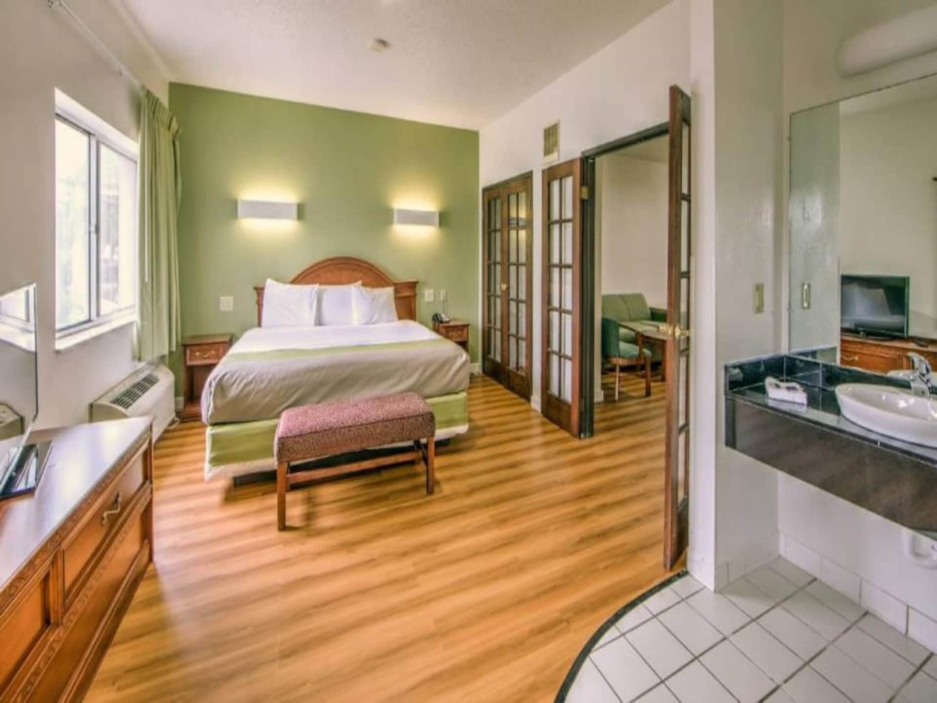 Comfortabele suite met queensize bed in Dallas, ideaal voor twee - foto 4