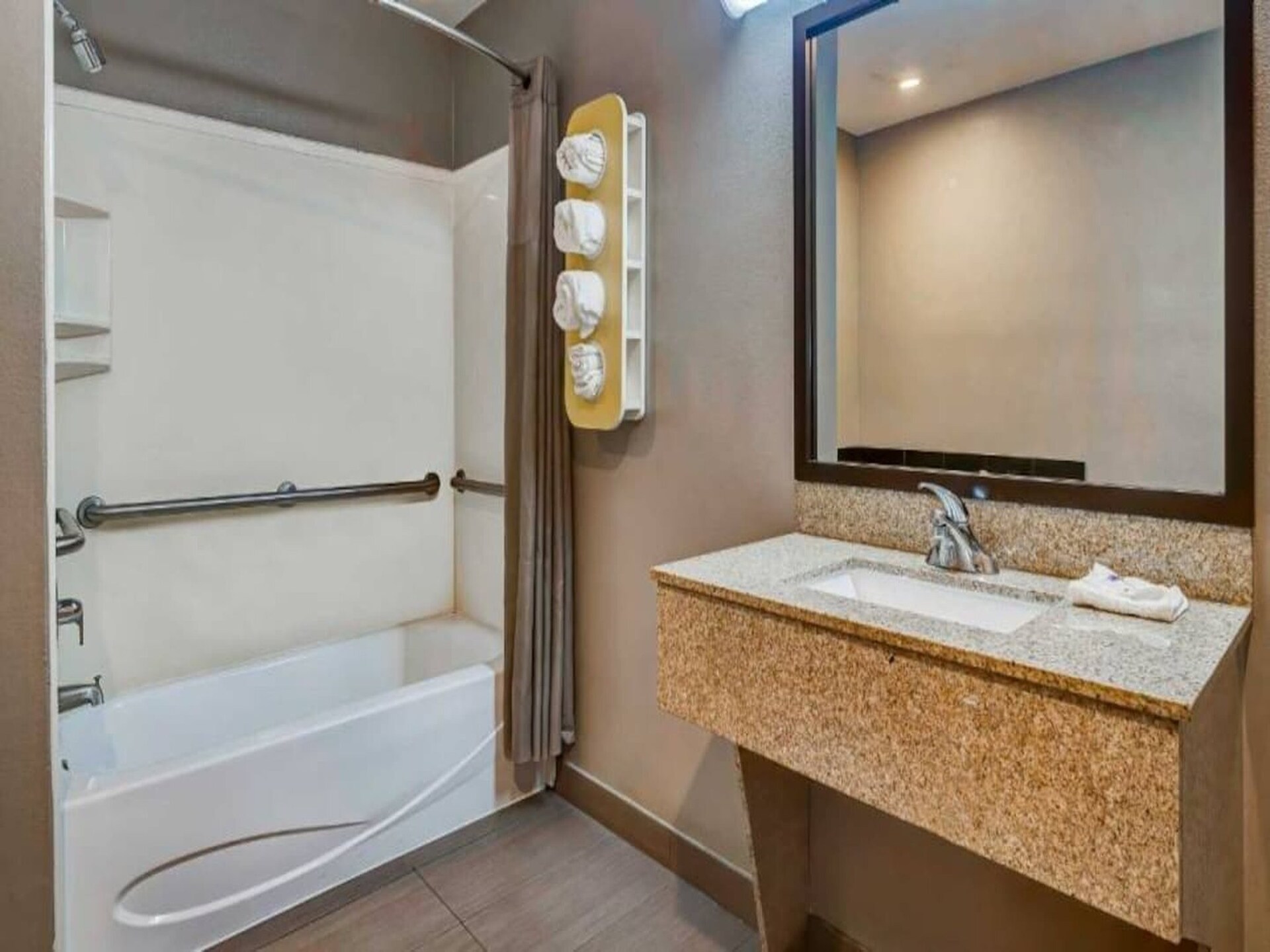 Toegankelijk appartement met 2 queensize bedden in Balch Springs - foto 7